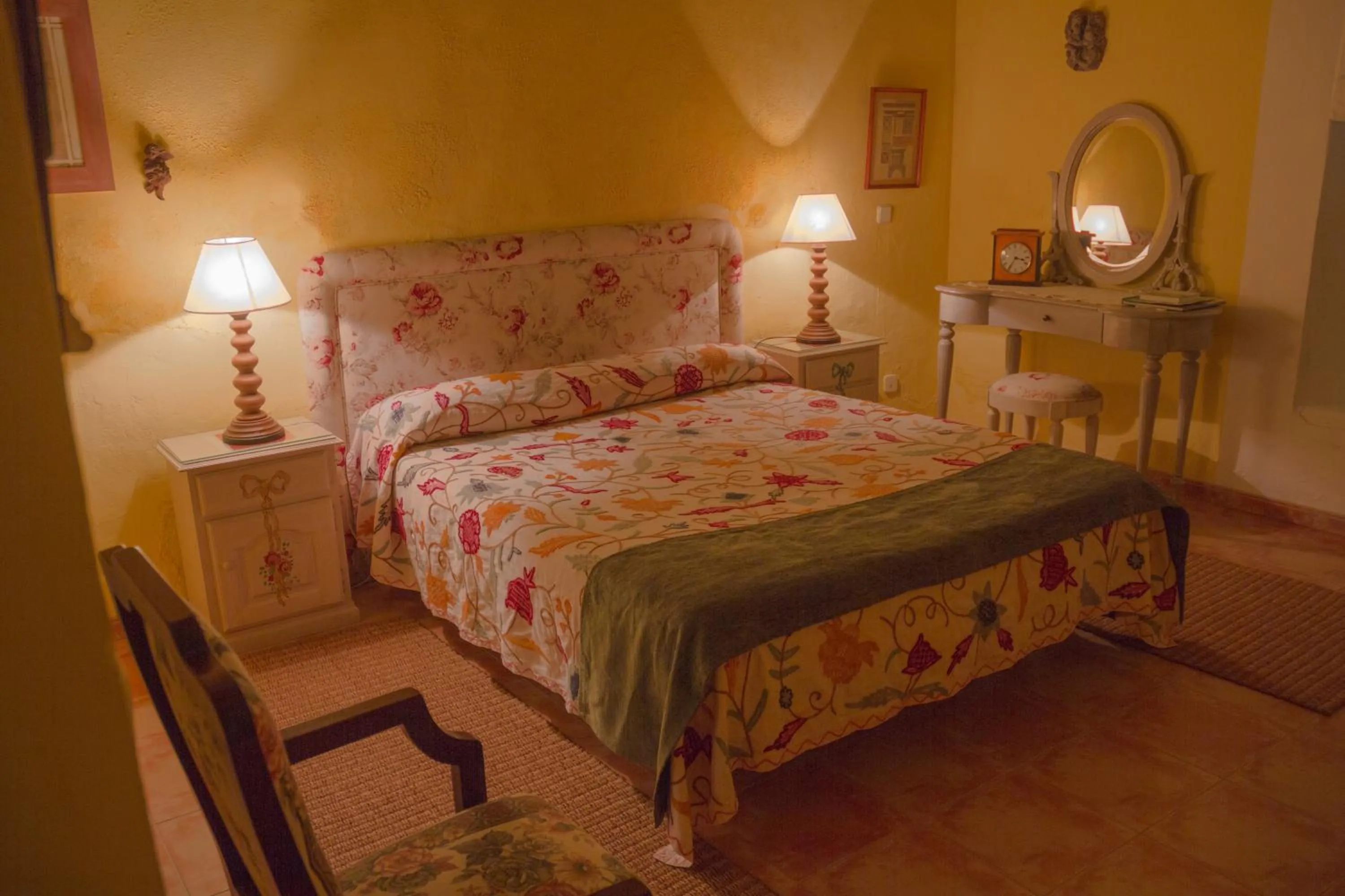 Bedroom, Bed in Casa Palacio Conde de Garcinarro