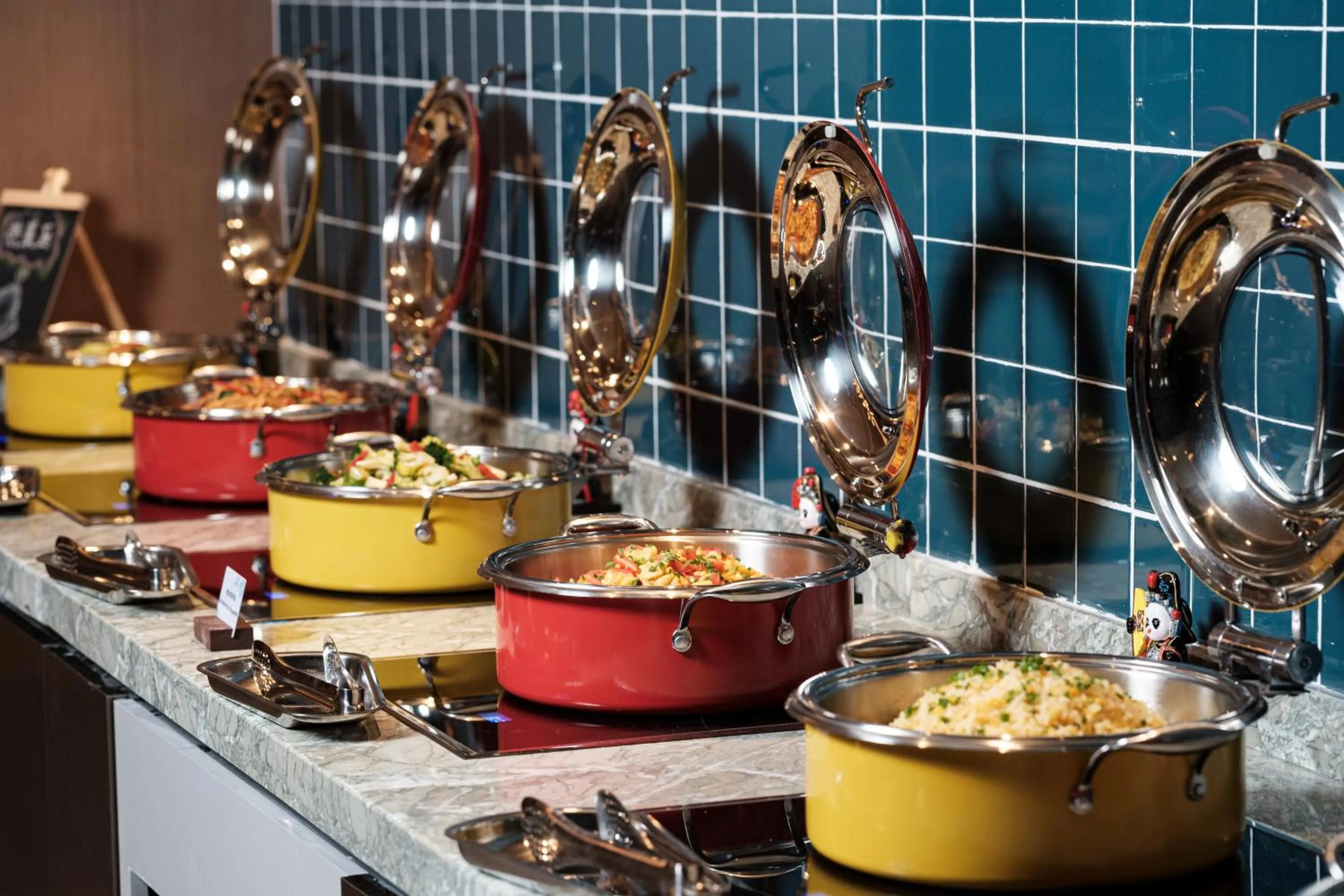 Restaurant/places to eat in Hilton Garden Inn Chengdu East Railway Station