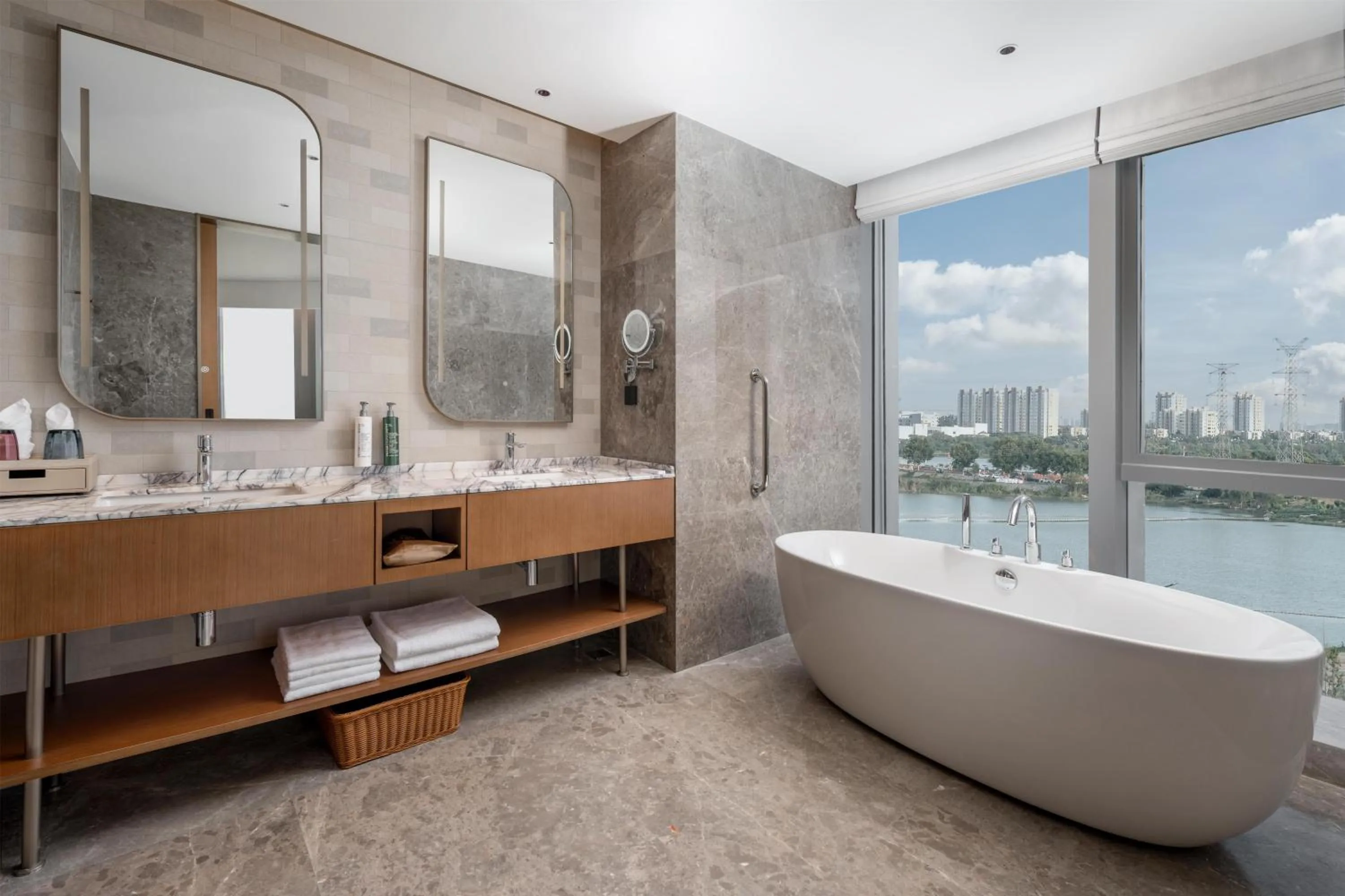 Bathroom in Hilton Garden Inn Wuhu Economic Tech Zone