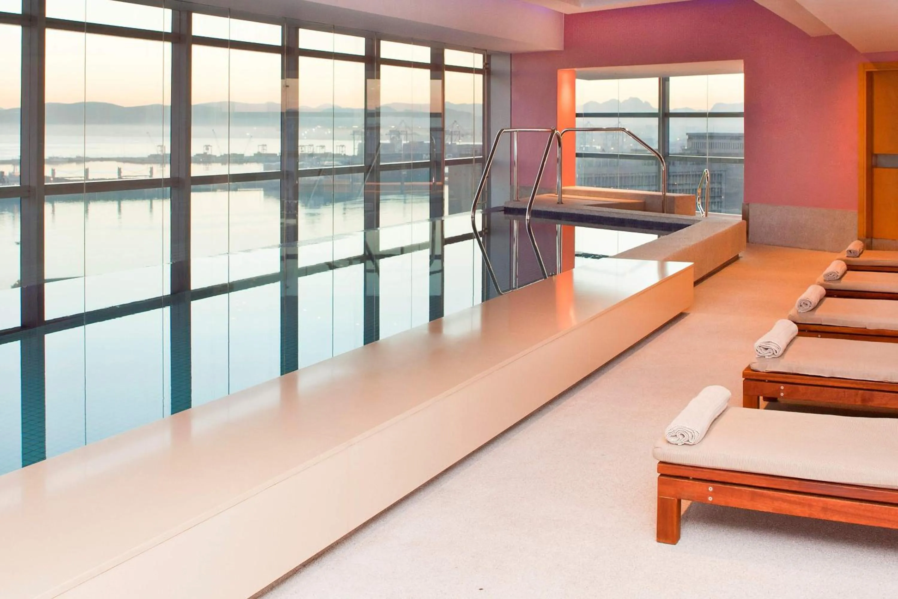 Swimming pool in The Westin Cape Town