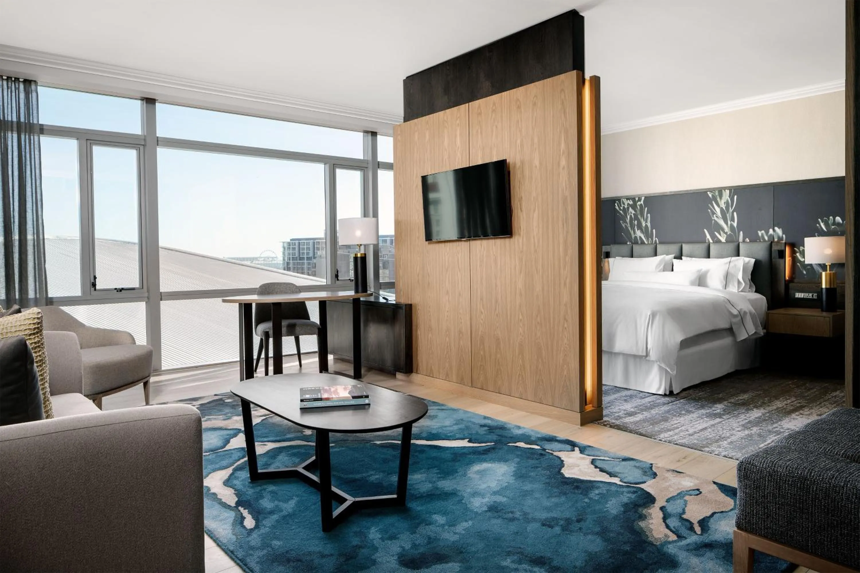 Photo of the whole room, Bed in The Westin Cape Town