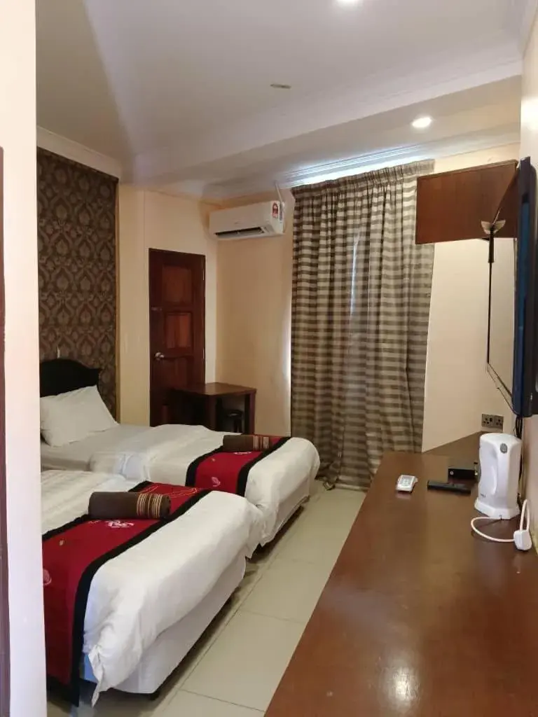 Twin Room in Tomato Motel Twin Room in Tomato Motel