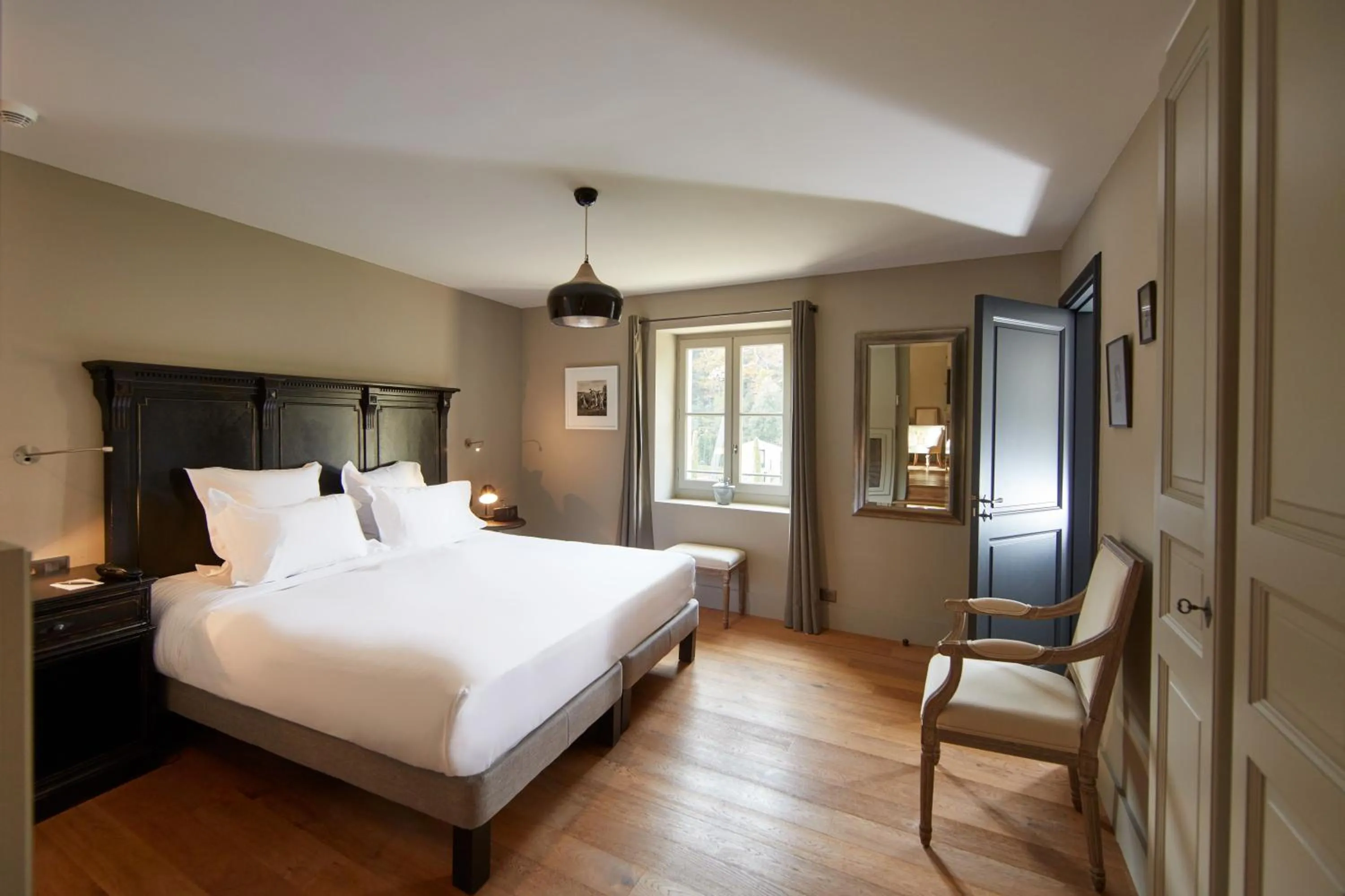 Bedroom, Bed in Domaine de Fontenille