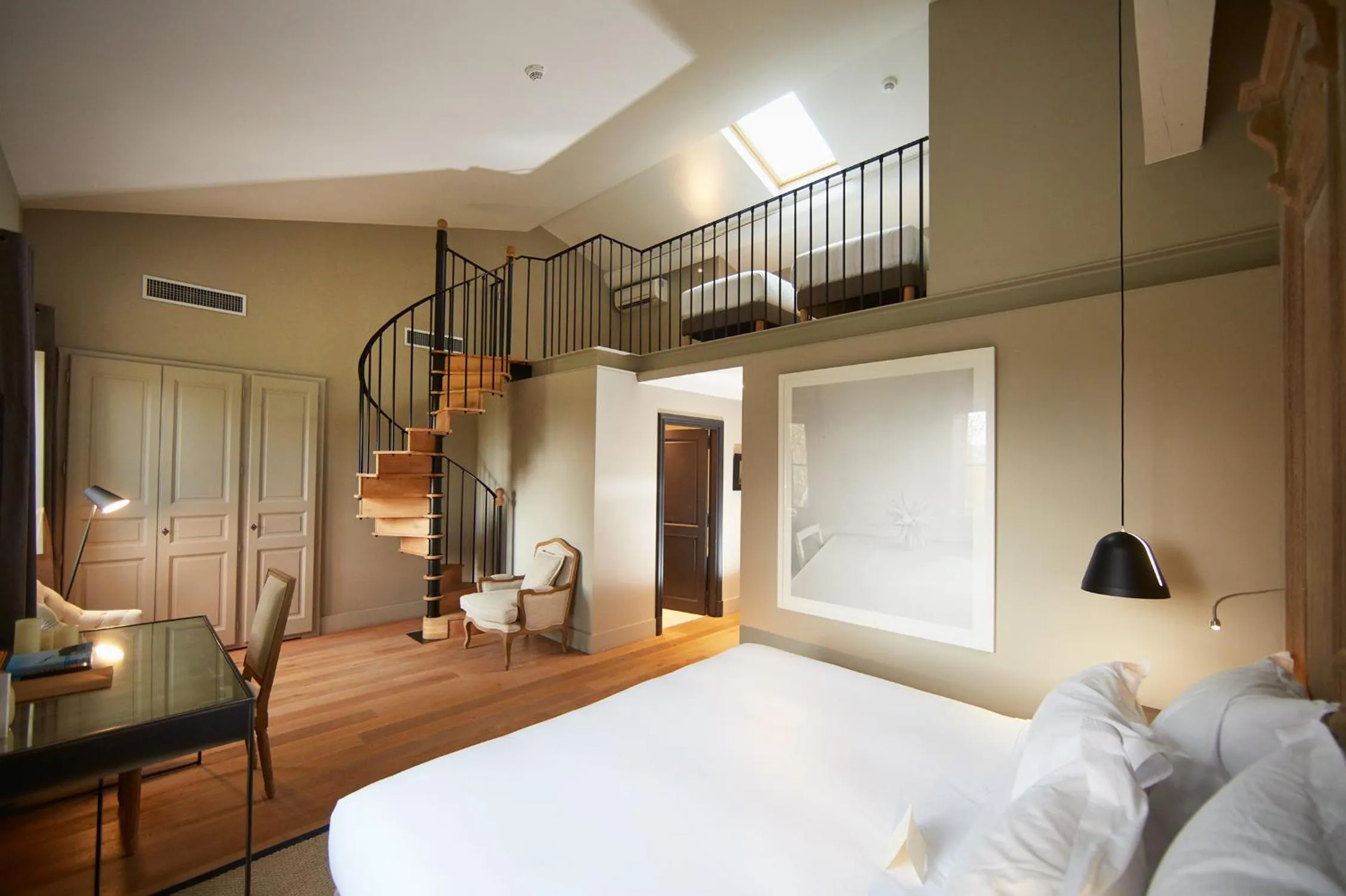 Bedroom, Bed in Domaine de Fontenille