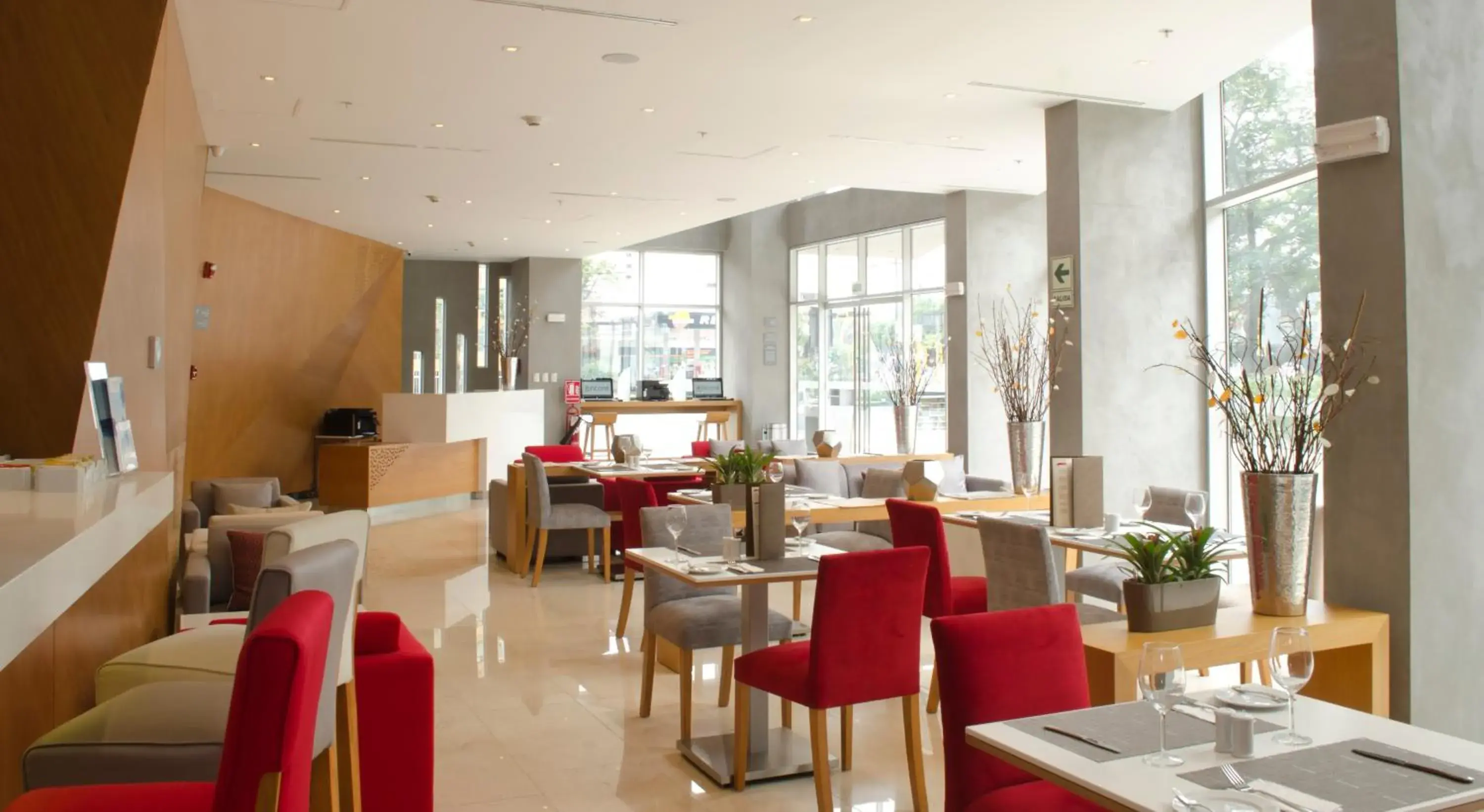 Lounge or bar in Ramada Encore by Wyndham Lima San Isidro Lounge or bar in Ramada Encore by Wyndham Lima San Isidro