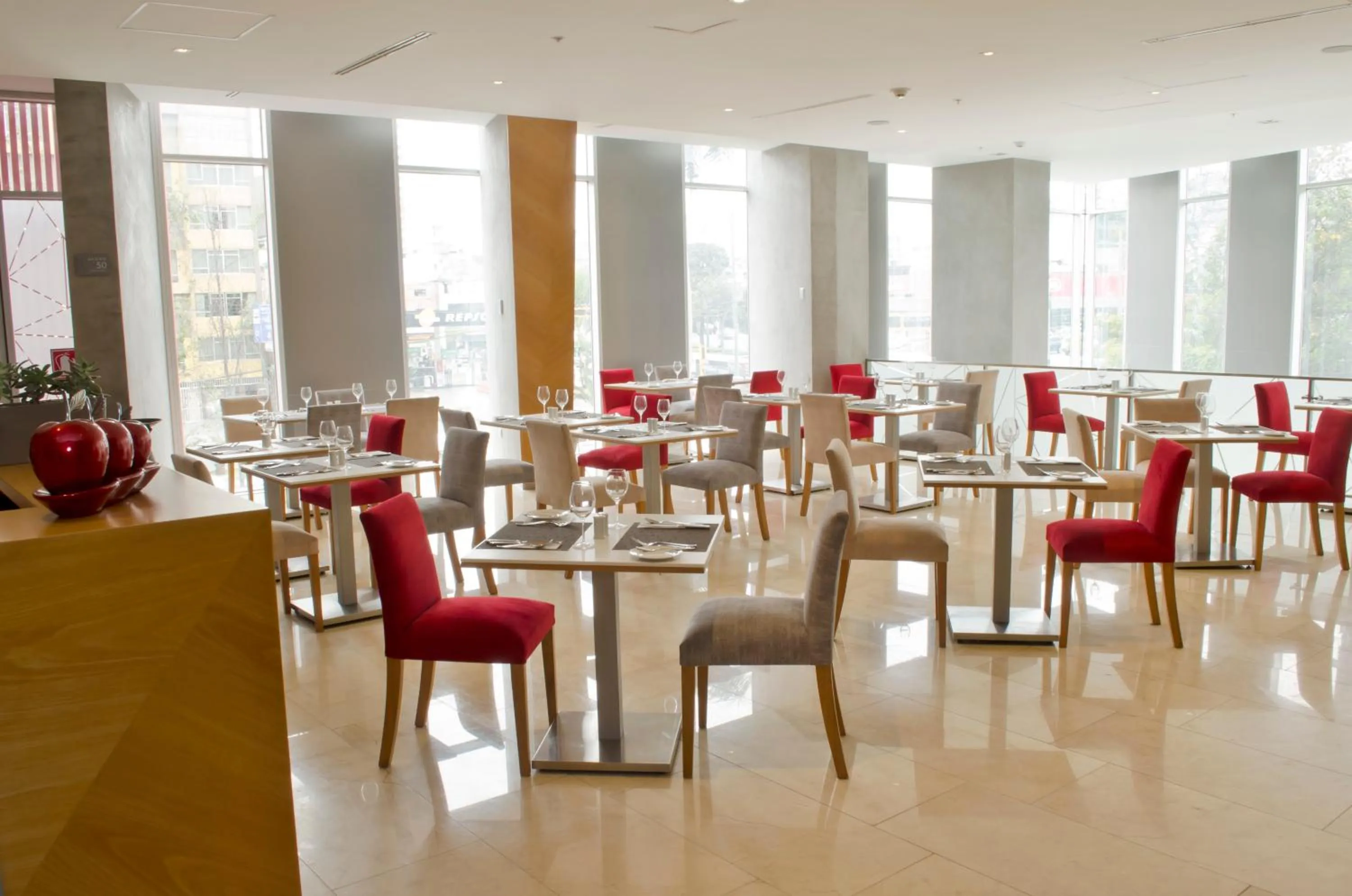 Restaurant/places to eat in Ramada Encore by Wyndham Lima San Isidro