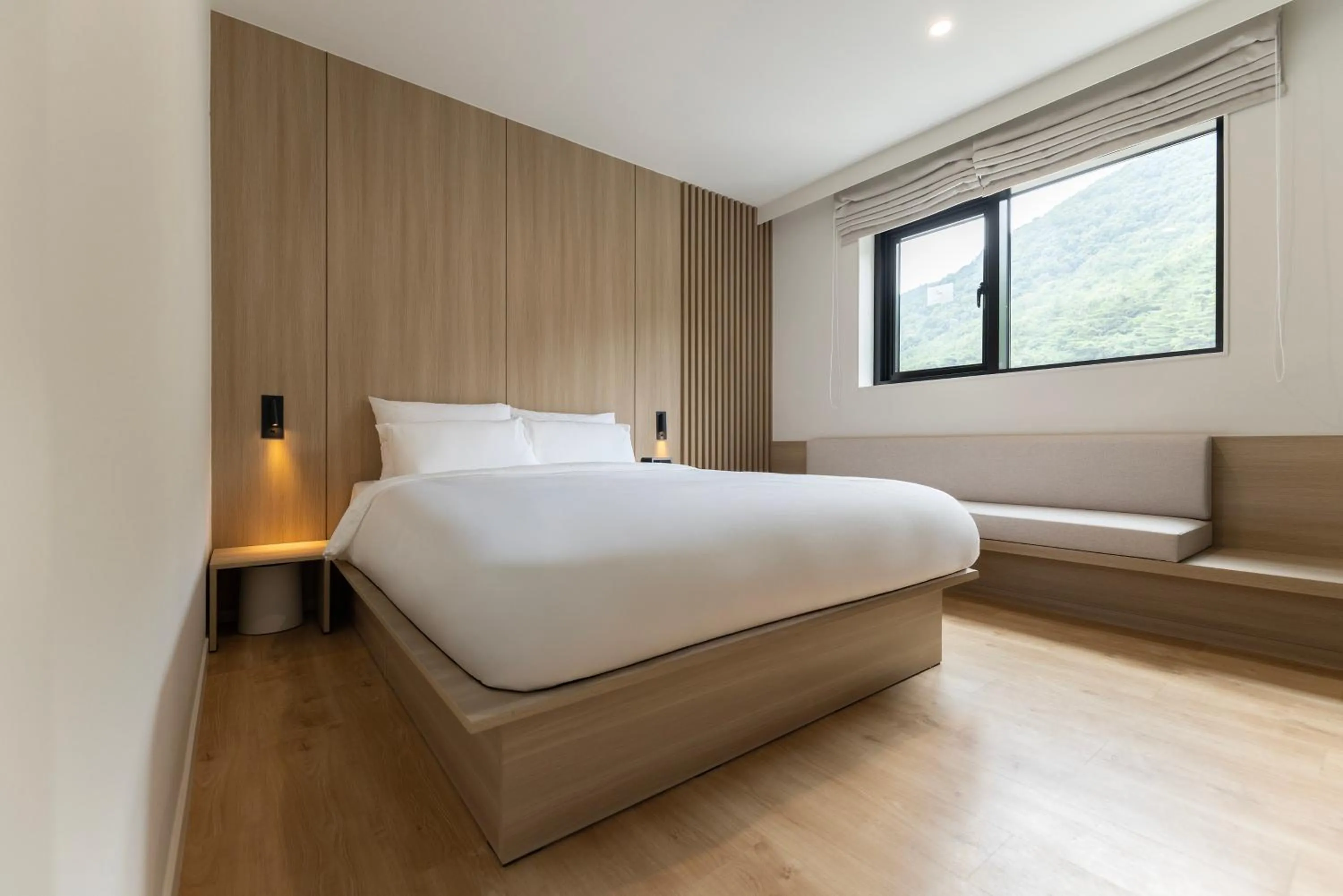Bed in Hotel Rivmont Danyang by AANK