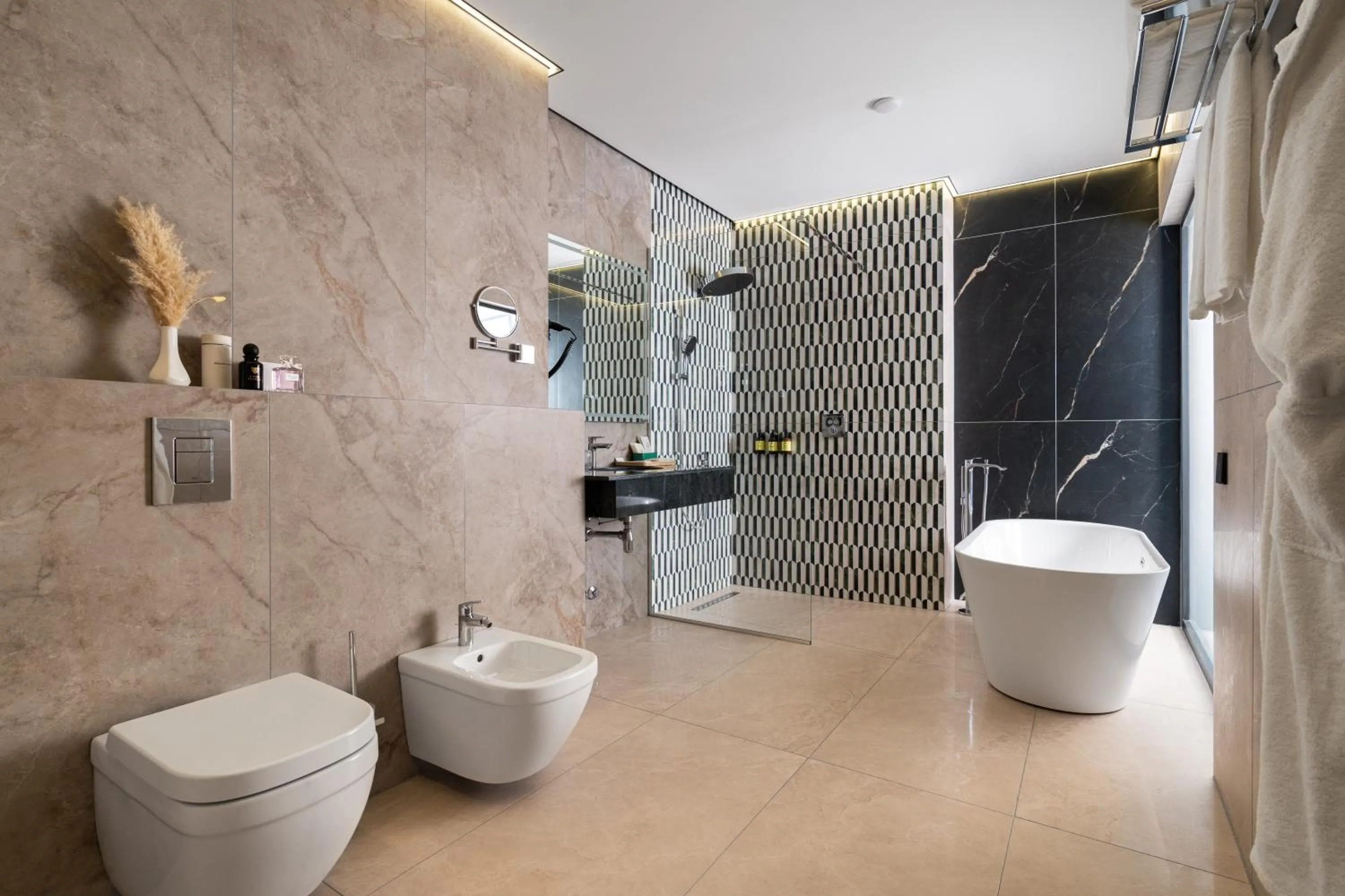 Shower in Grand Dior