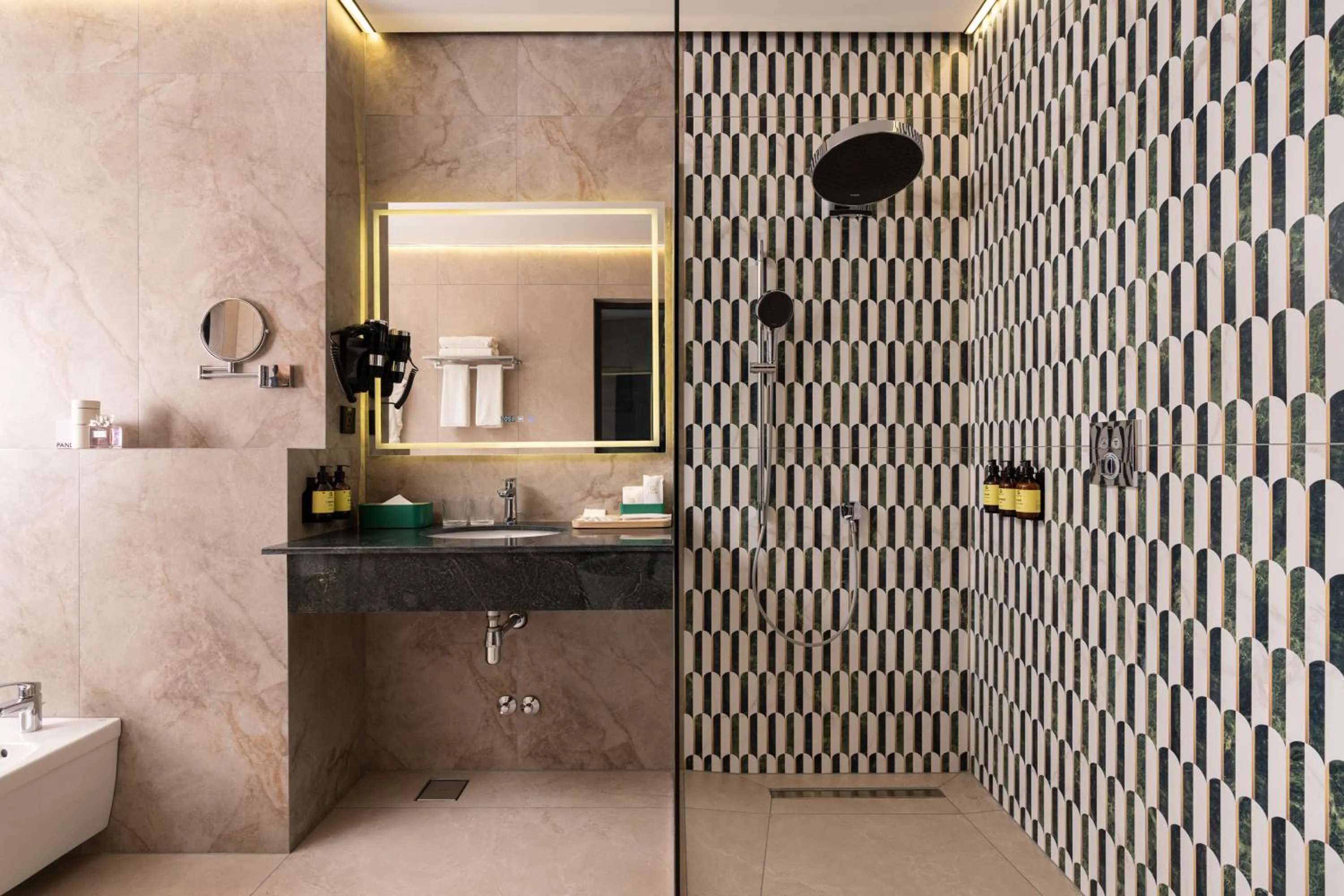 Shower in Grand Dior