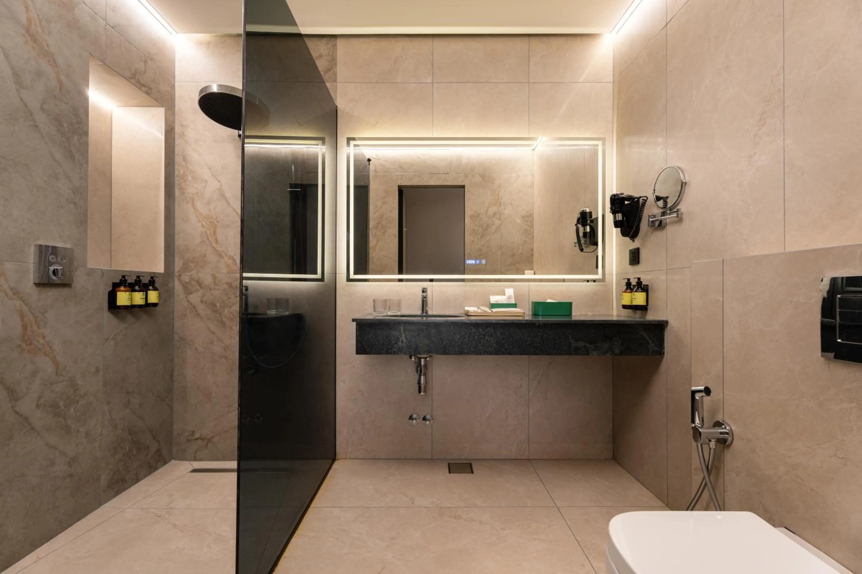 Shower in Grand Dior