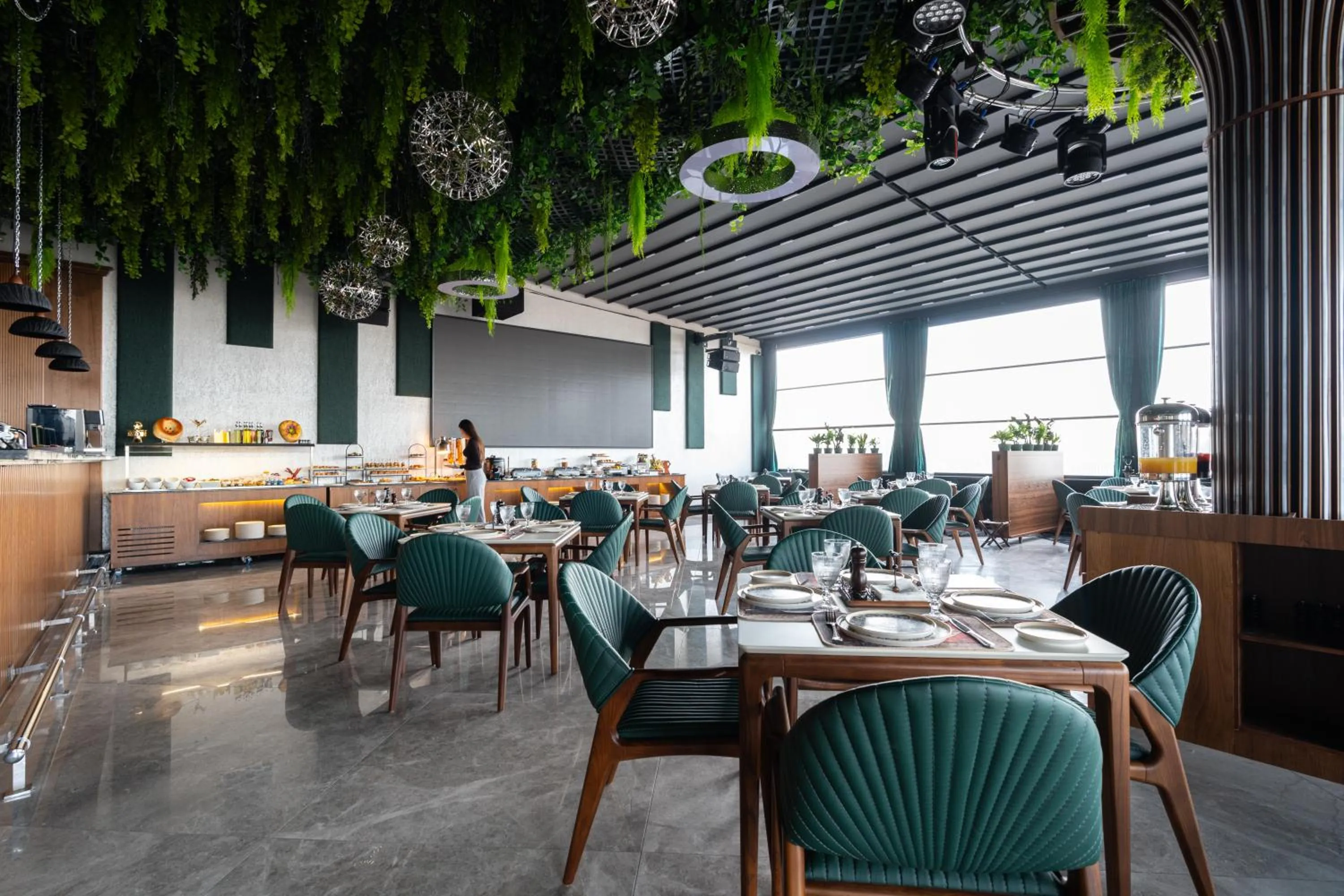 Restaurant/places to eat in Grand Dior