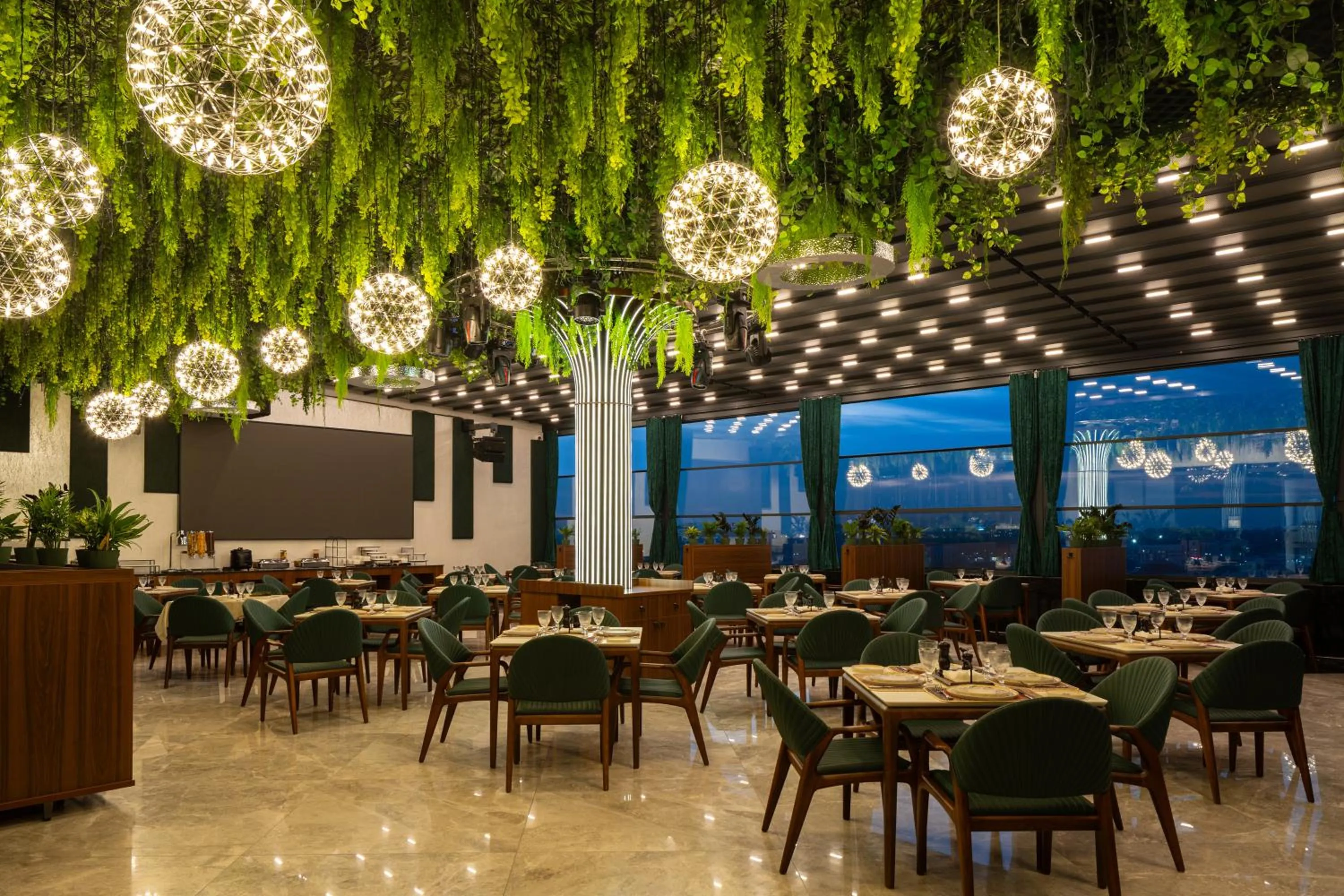 Restaurant/places to eat in Grand Dior