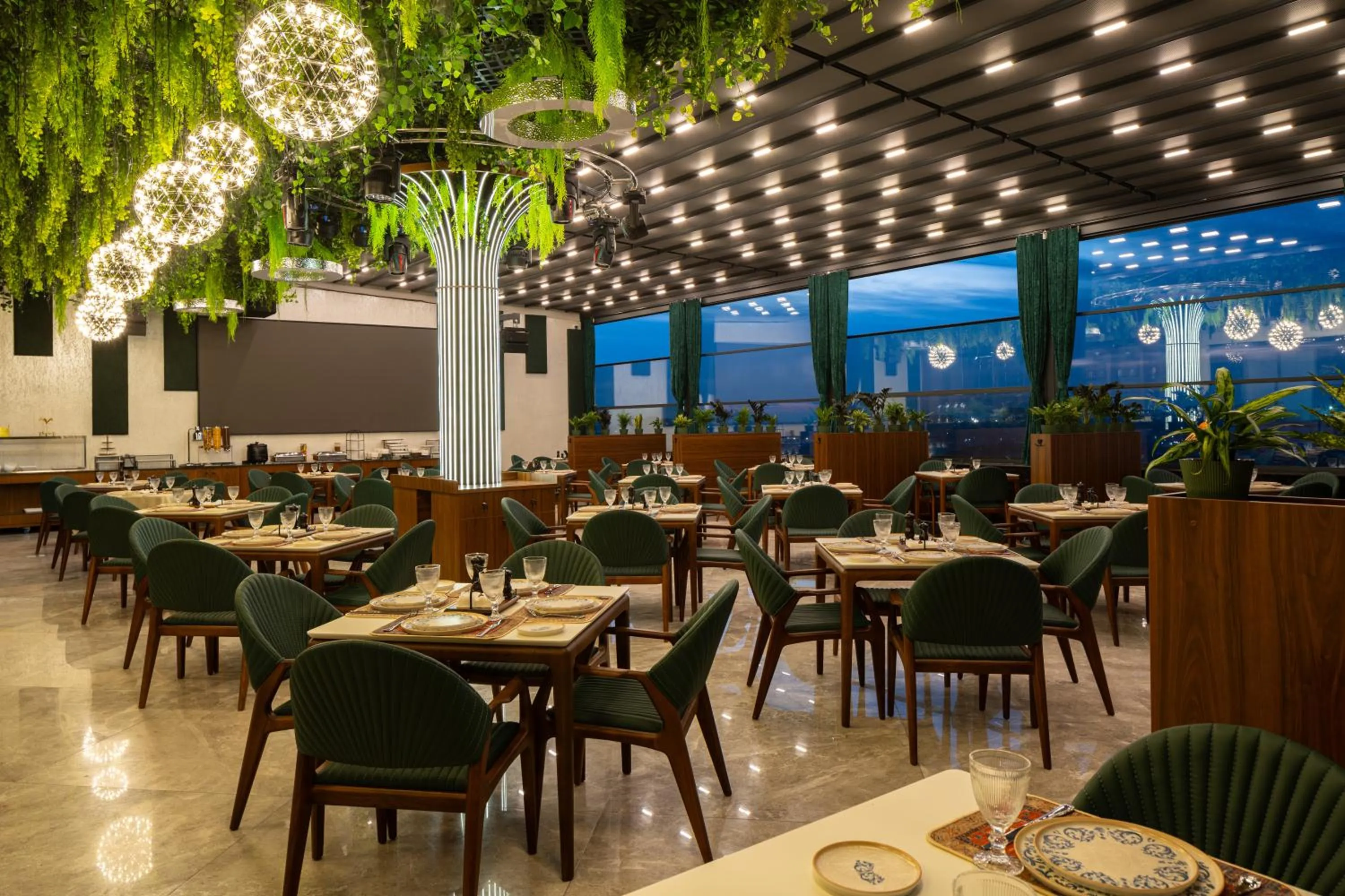 Restaurant/places to eat in Grand Dior