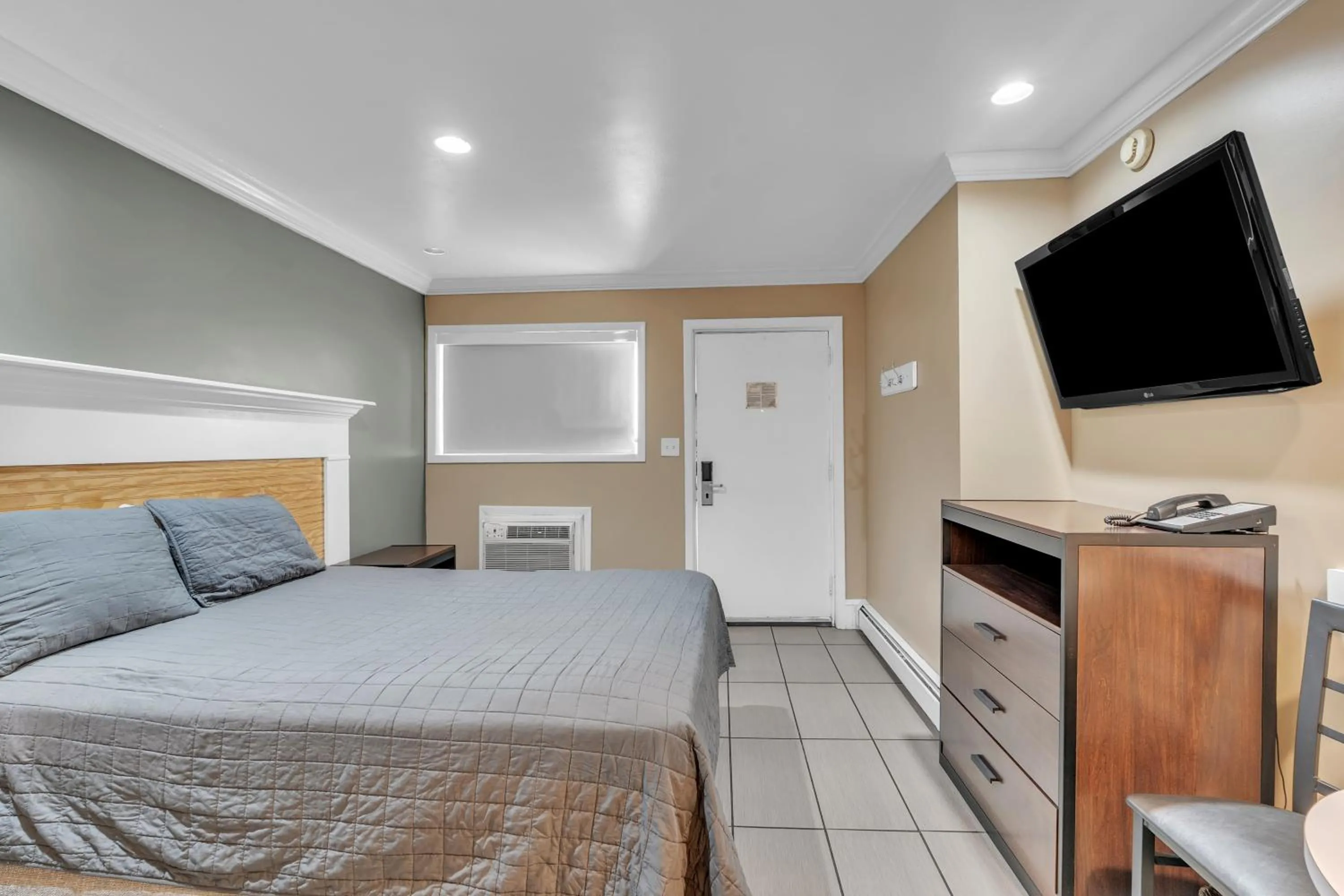 Deluxe Queen Room in Bentley Motel
