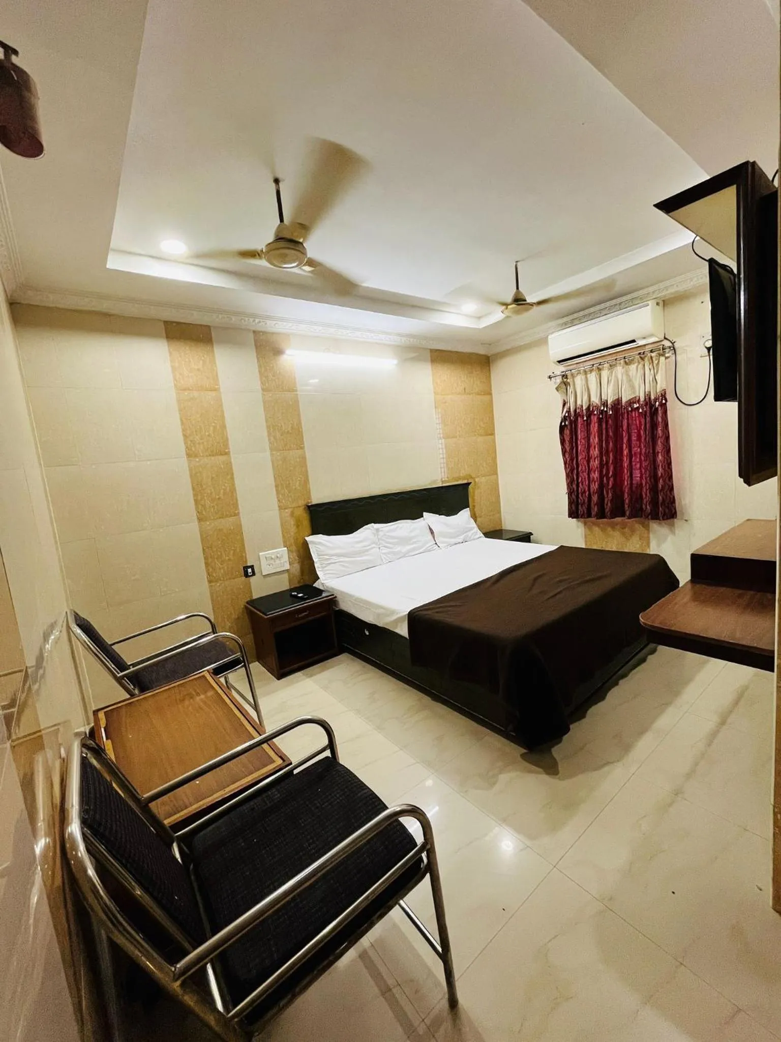 HOTEL GOLDeN PARK
