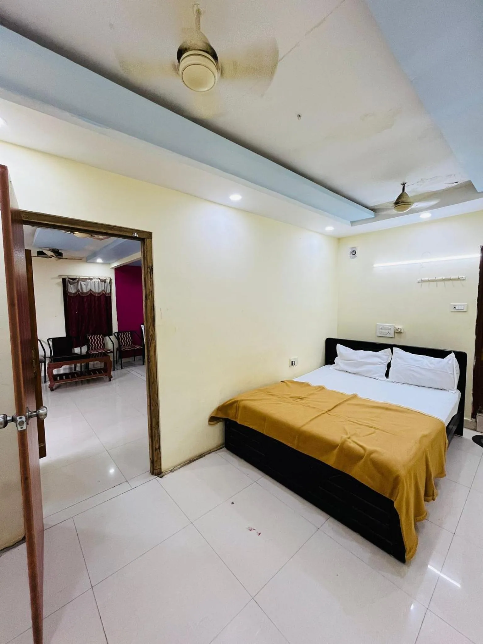 HOTEL GOLDeN PARK