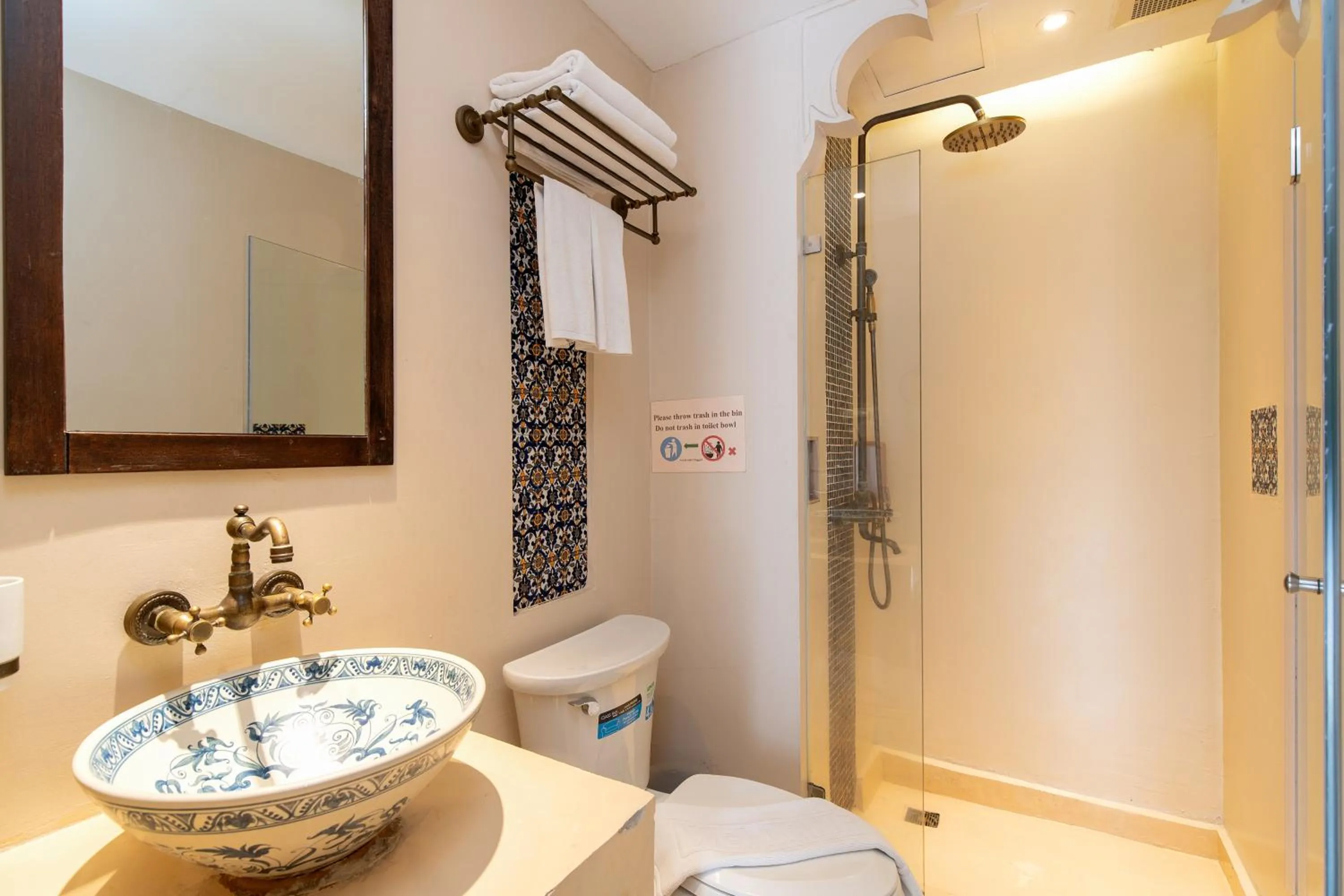 Shower in Dewan Bangkok