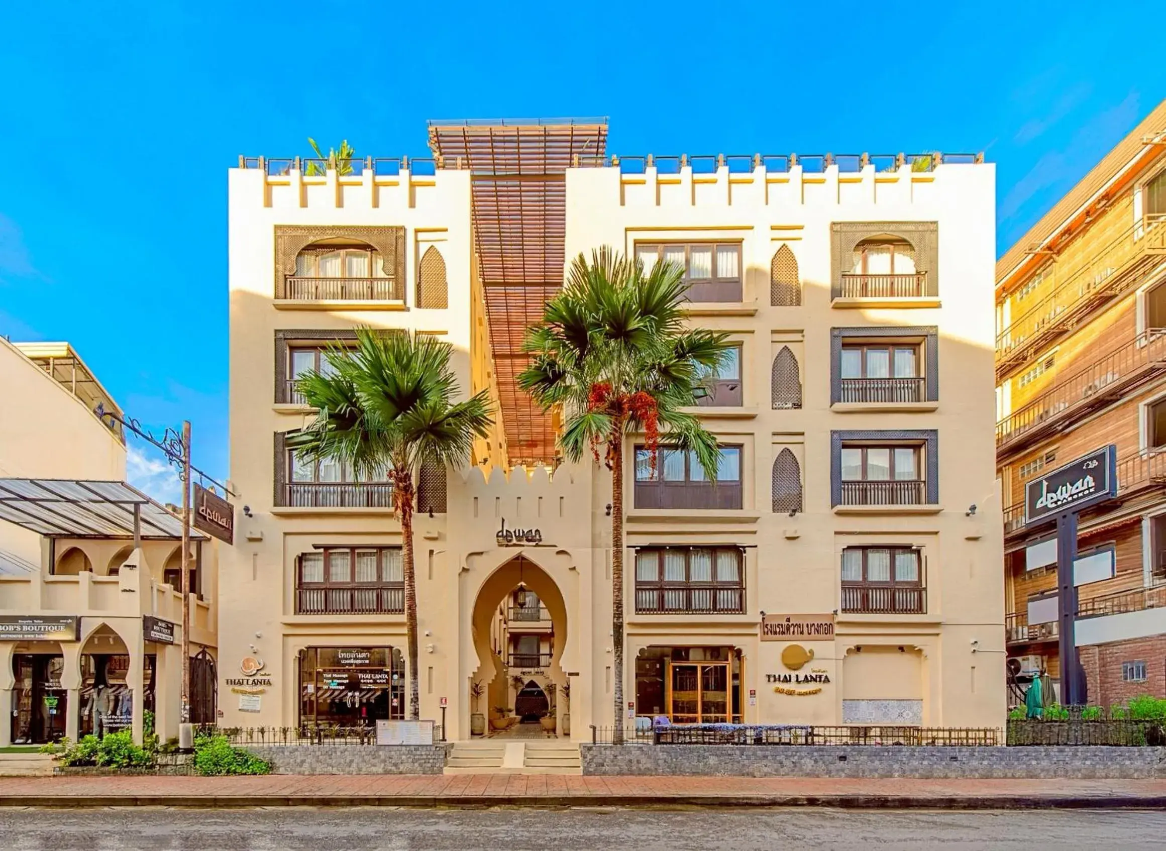 Property building in Dewan Bangkok Property building in Dewan Bangkok