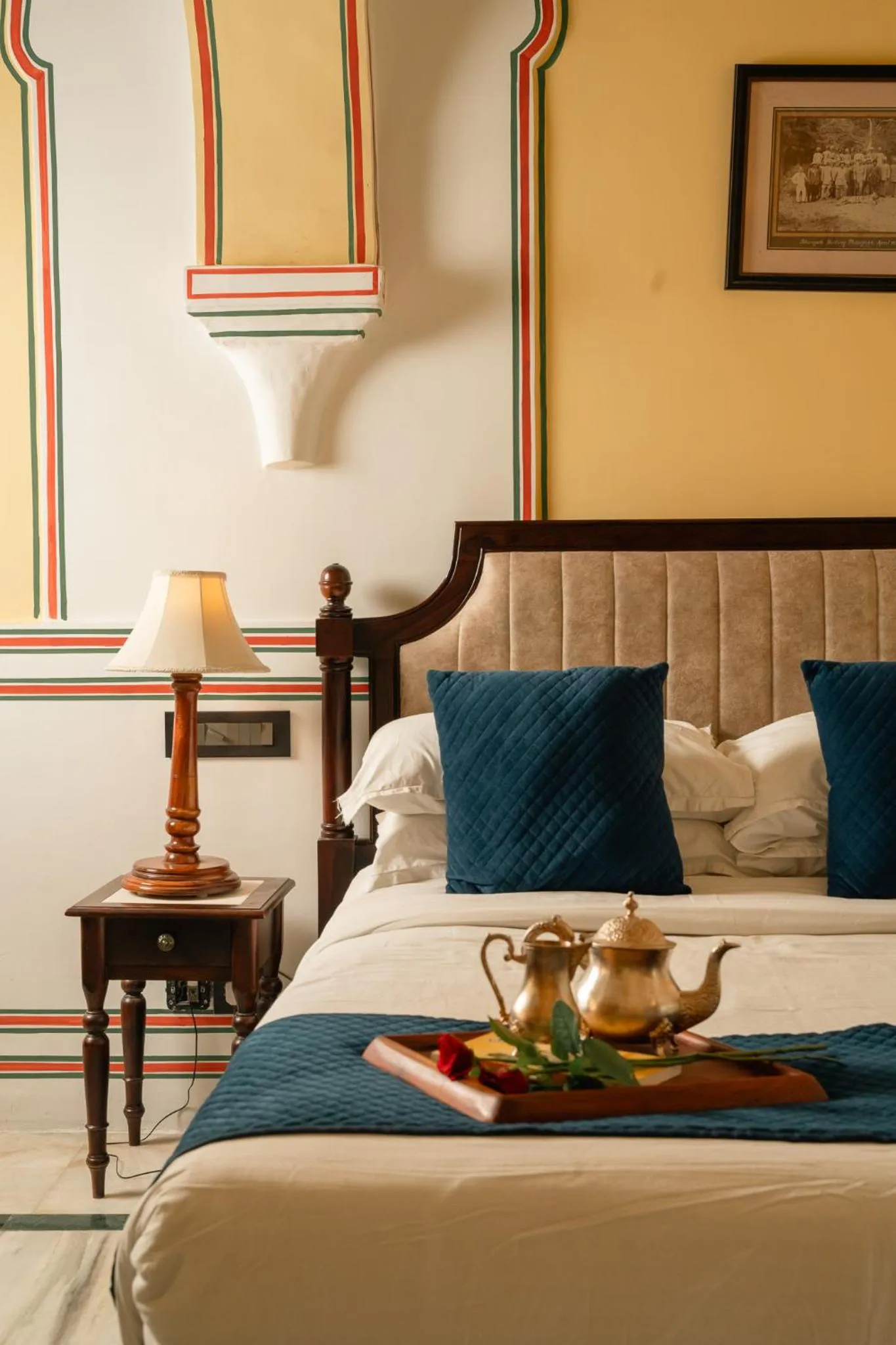 Bed in Hotel Narain Niwas Palace