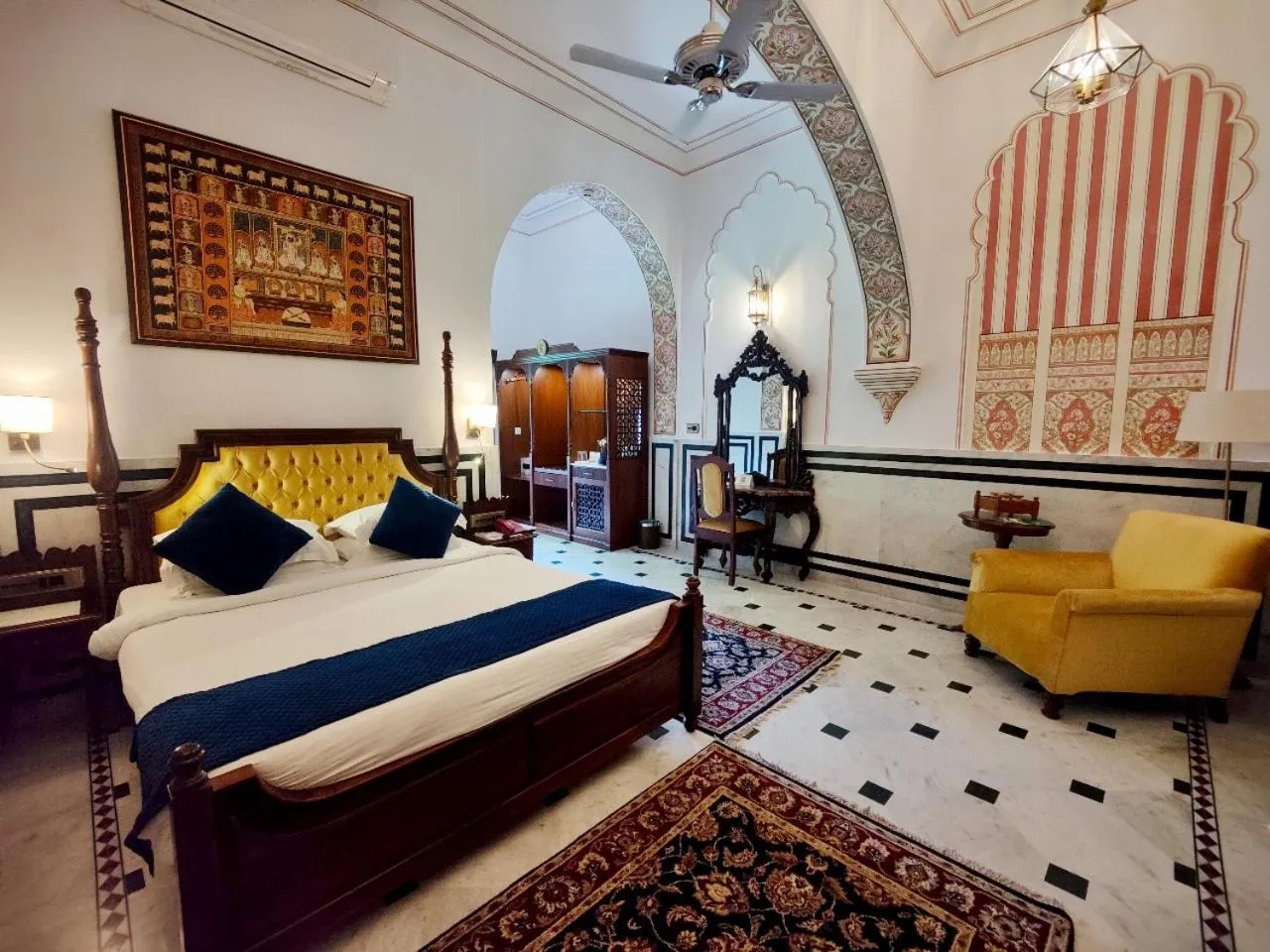 Bedroom, Bed in Hotel Narain Niwas Palace