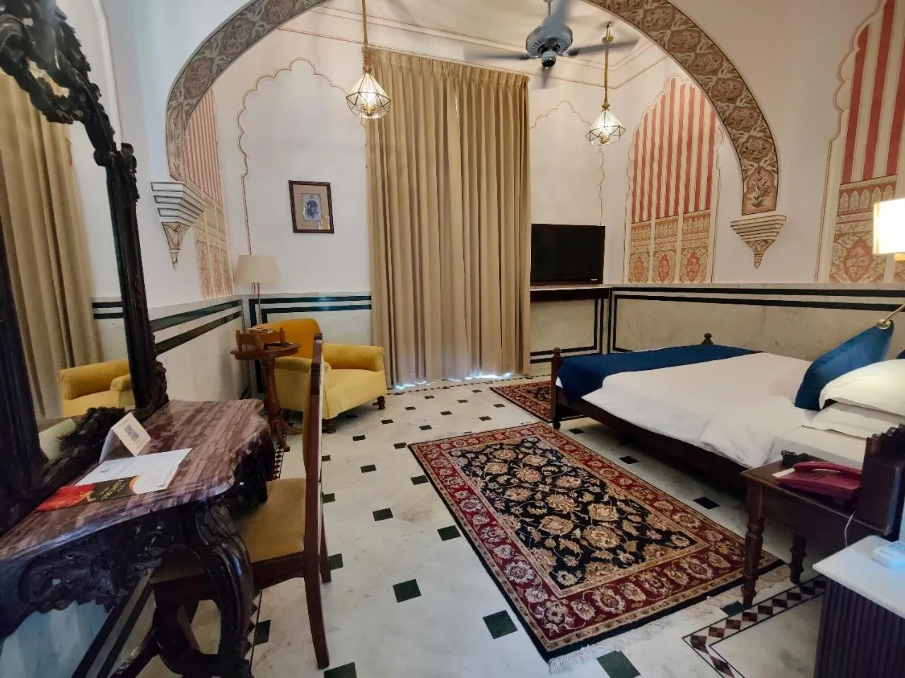 Seating area, Bed in Hotel Narain Niwas Palace