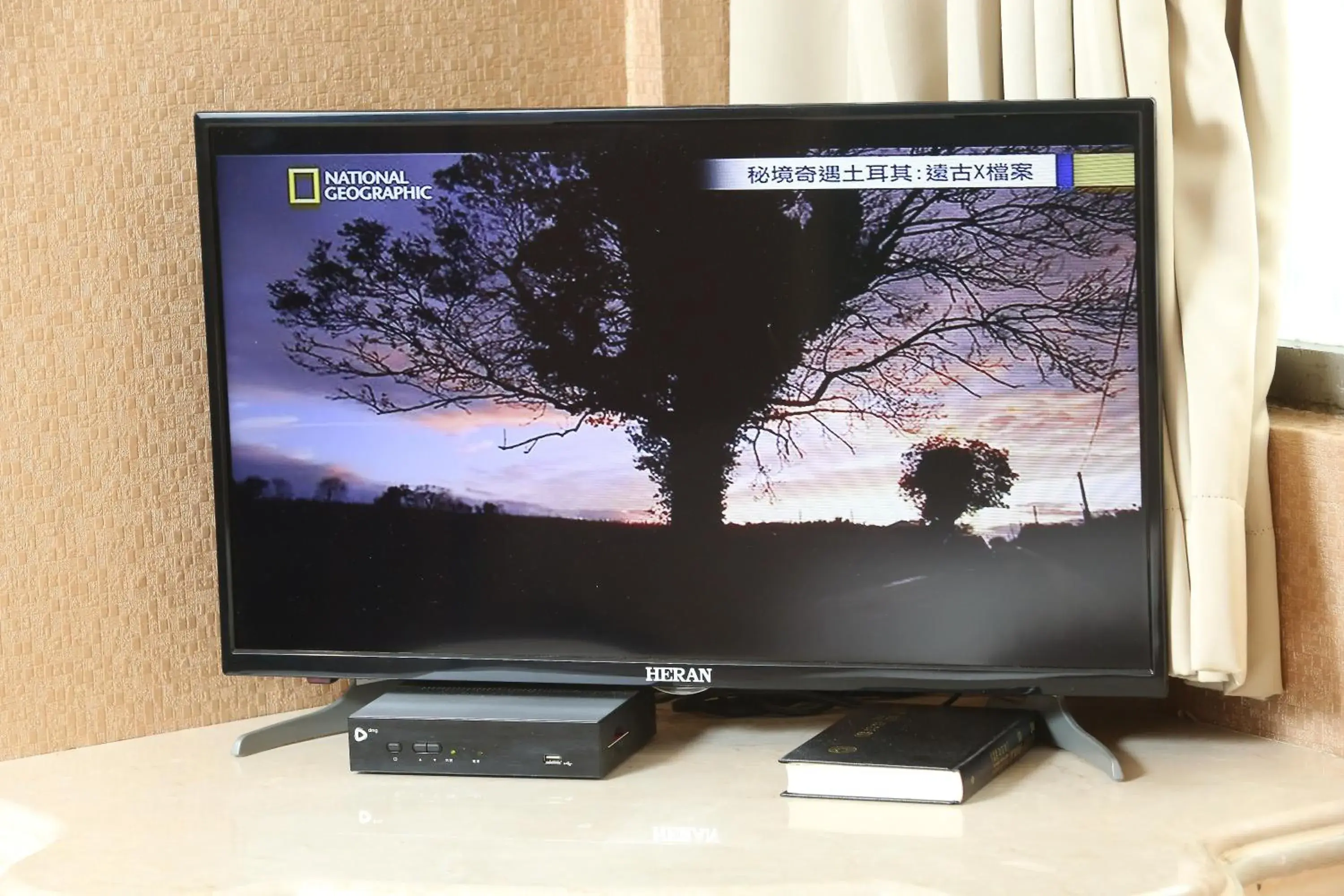 TV and multimedia, TV/Entertainment Center in Banciaoking Hotel