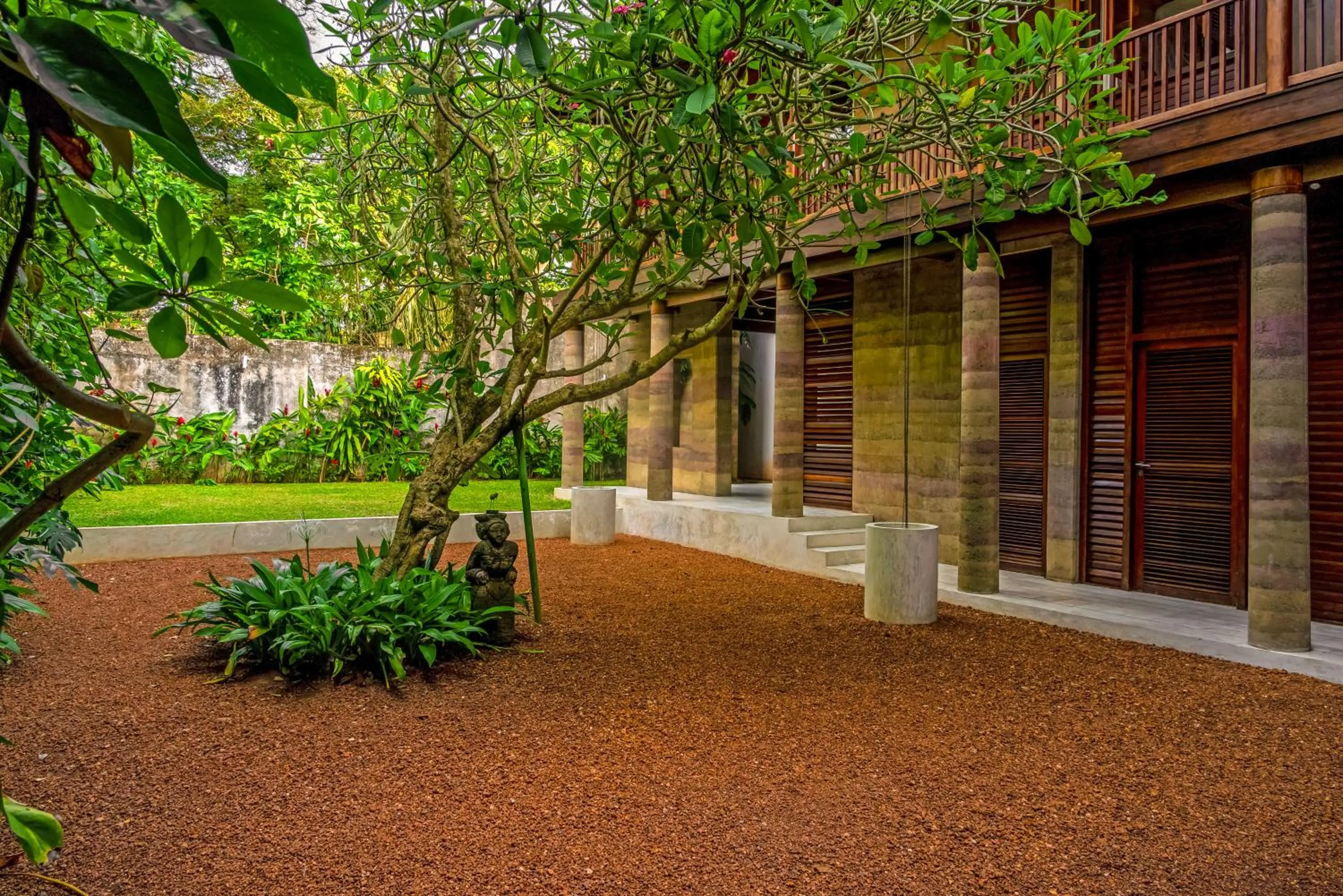 Property building in No 05 Middle Street
