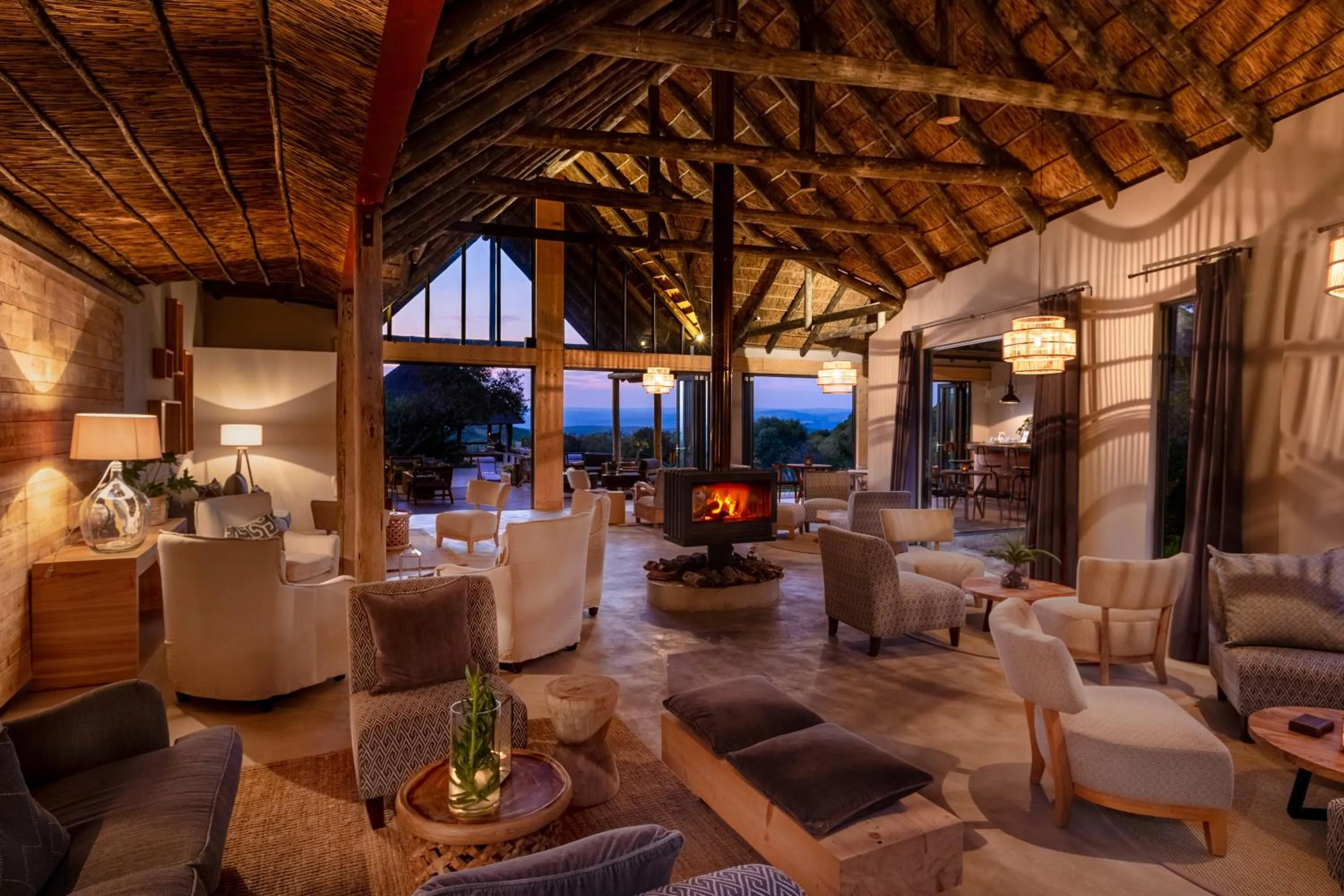 Lounge or bar in Bukela Game Lodge - Amakhala Game Reserve