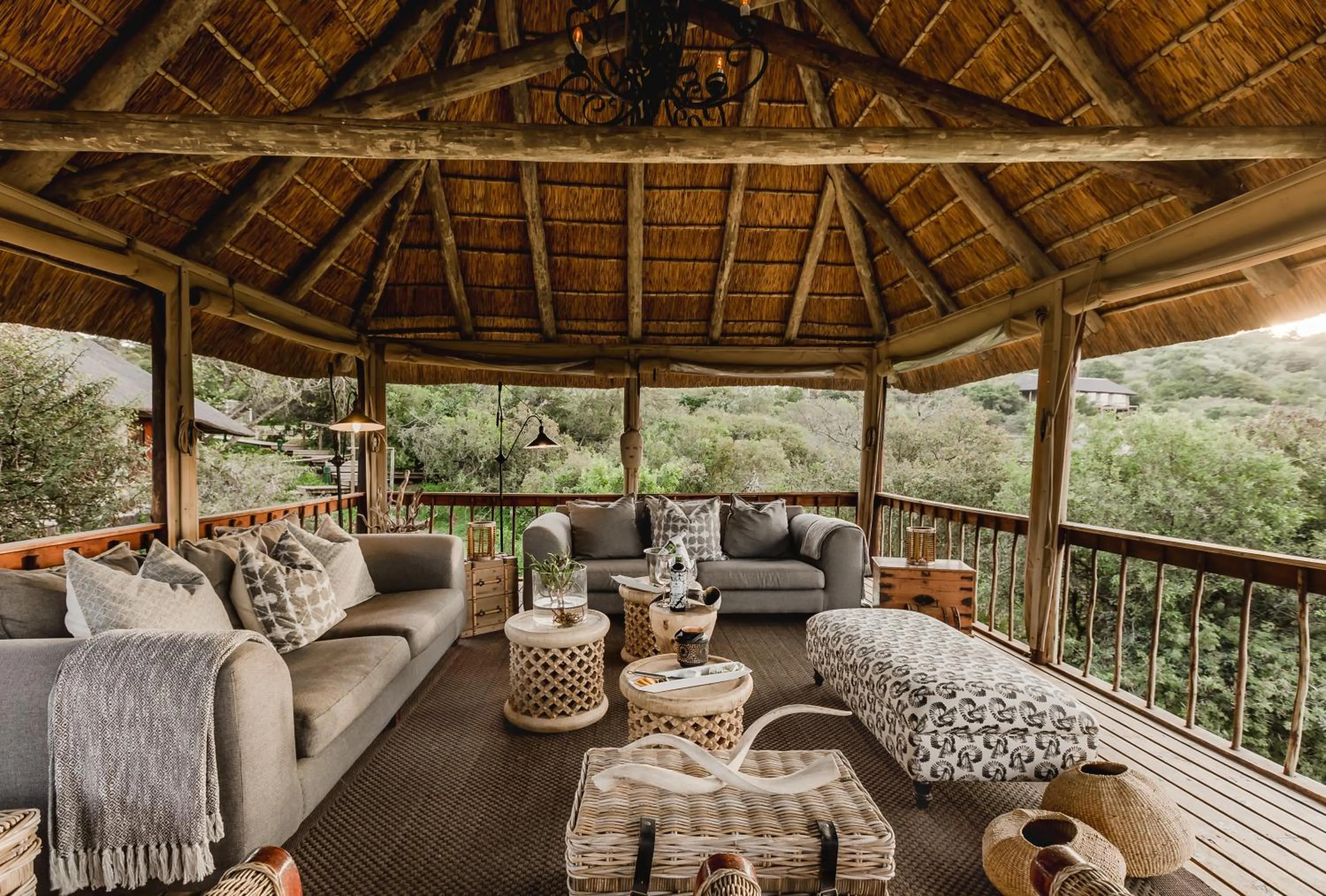 Lounge or bar in Bukela Game Lodge - Amakhala Game Reserve