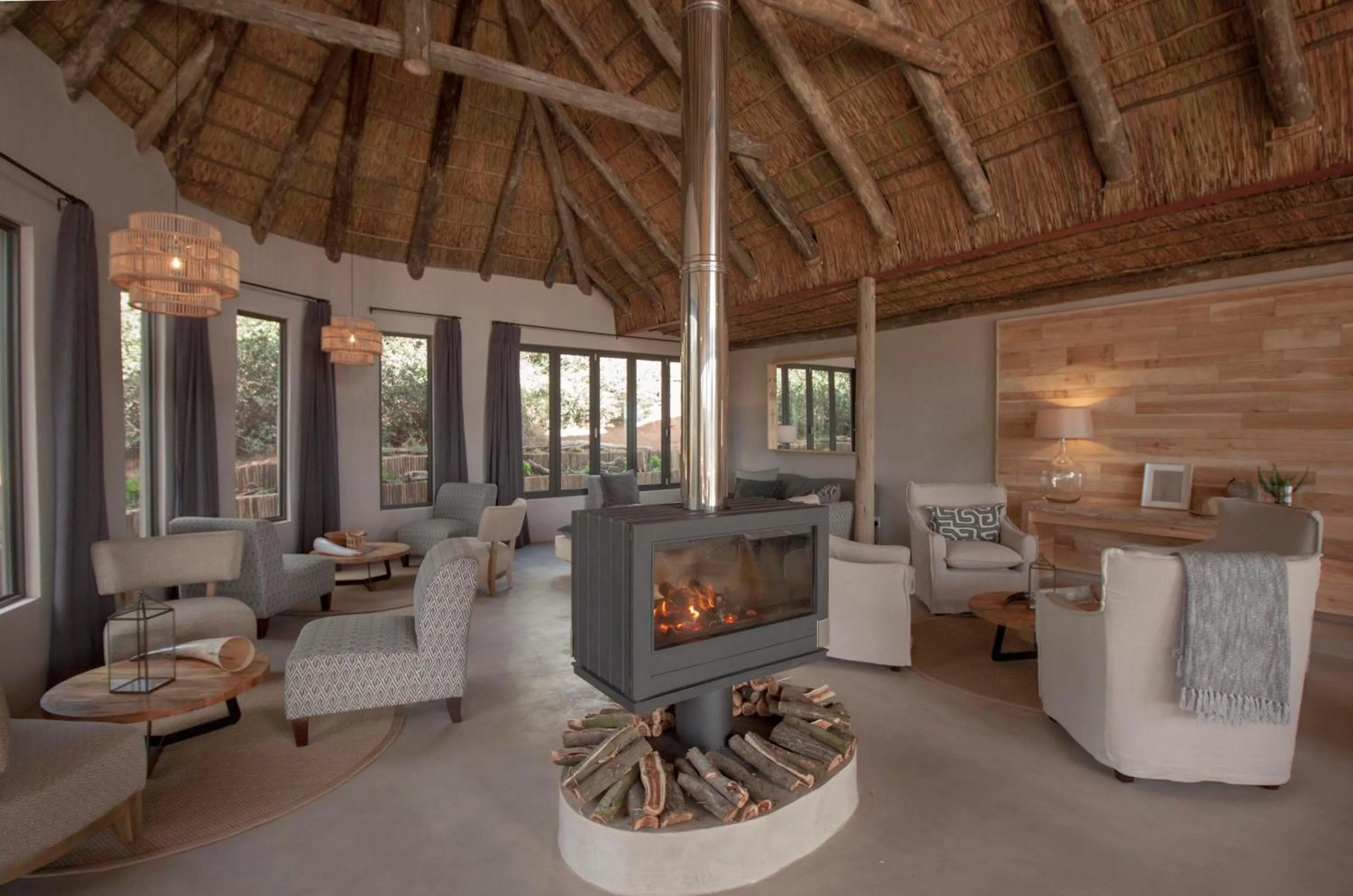 Communal lounge/ TV room in Bukela Game Lodge - Amakhala Game Reserve