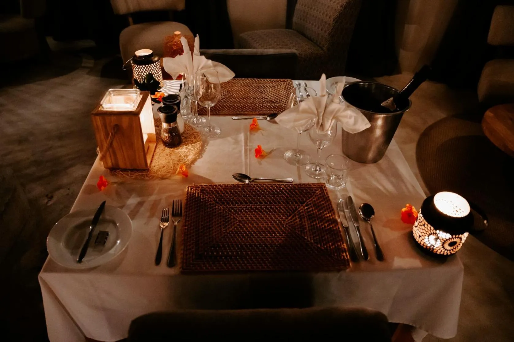 Restaurant/places to eat in Bukela Game Lodge - Amakhala Game Reserve