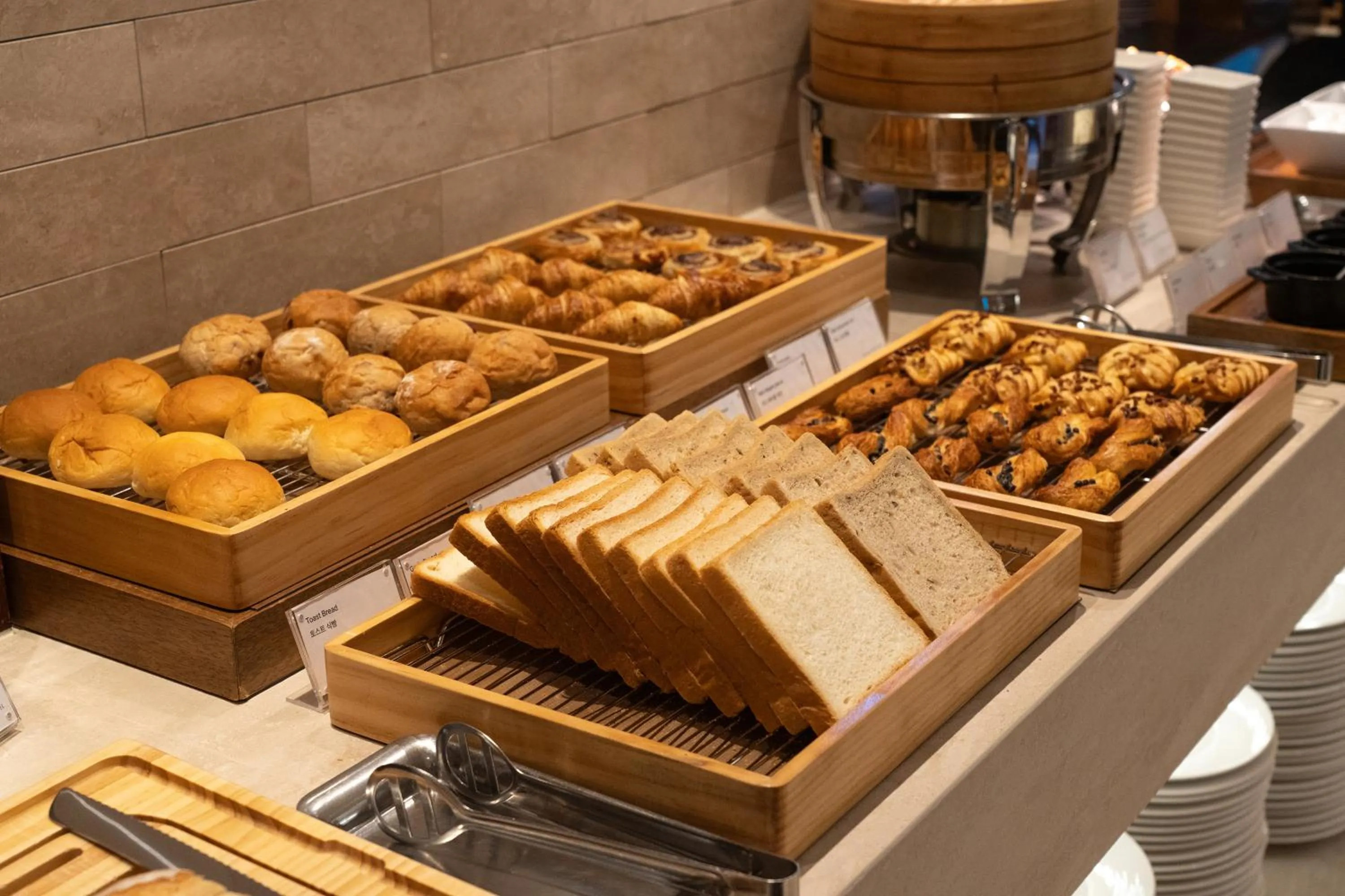 Restaurant/places to eat in Crown Park Hotel Seoul Myeongdong