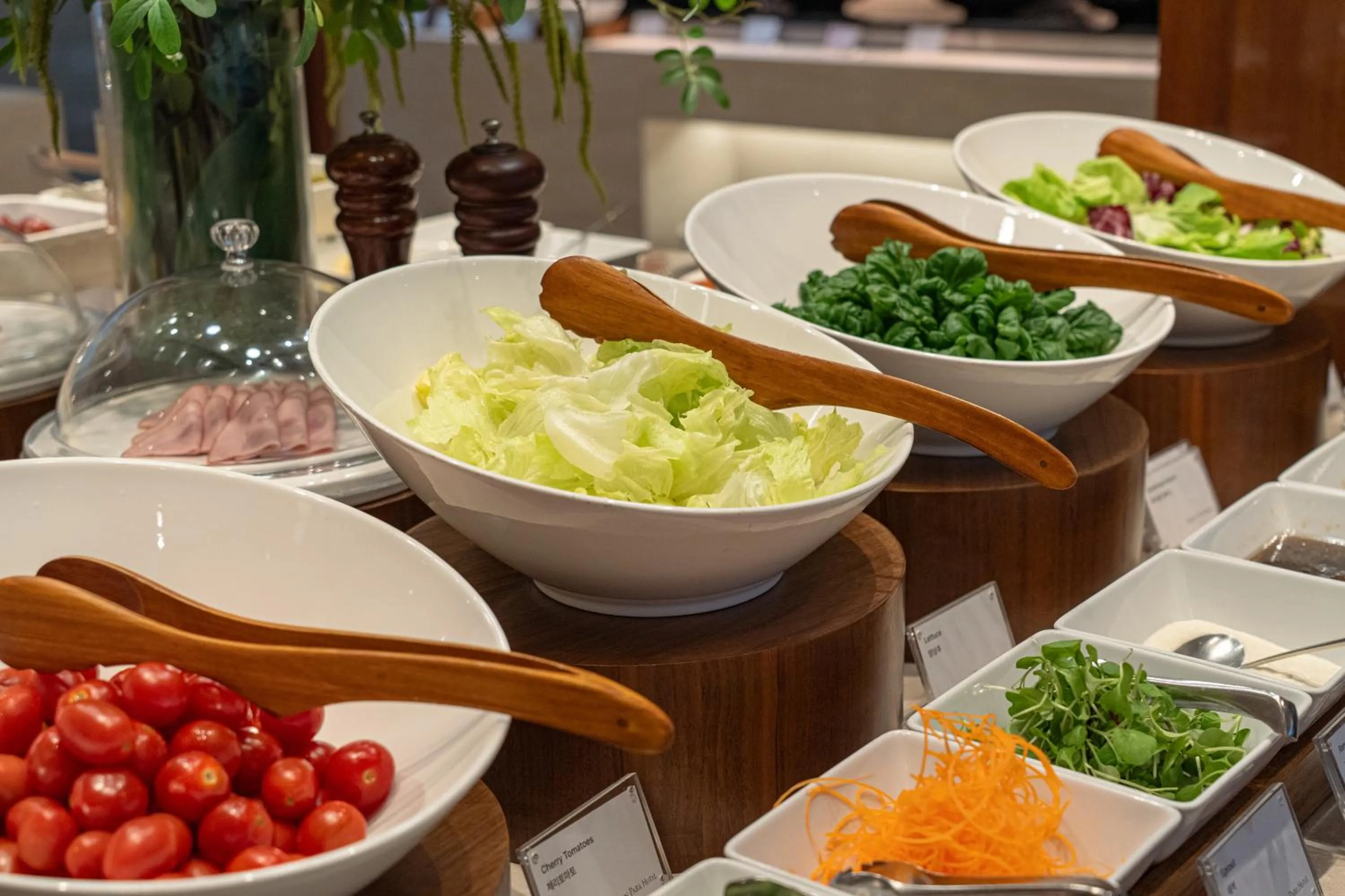 Restaurant/places to eat in Crown Park Hotel Seoul Myeongdong