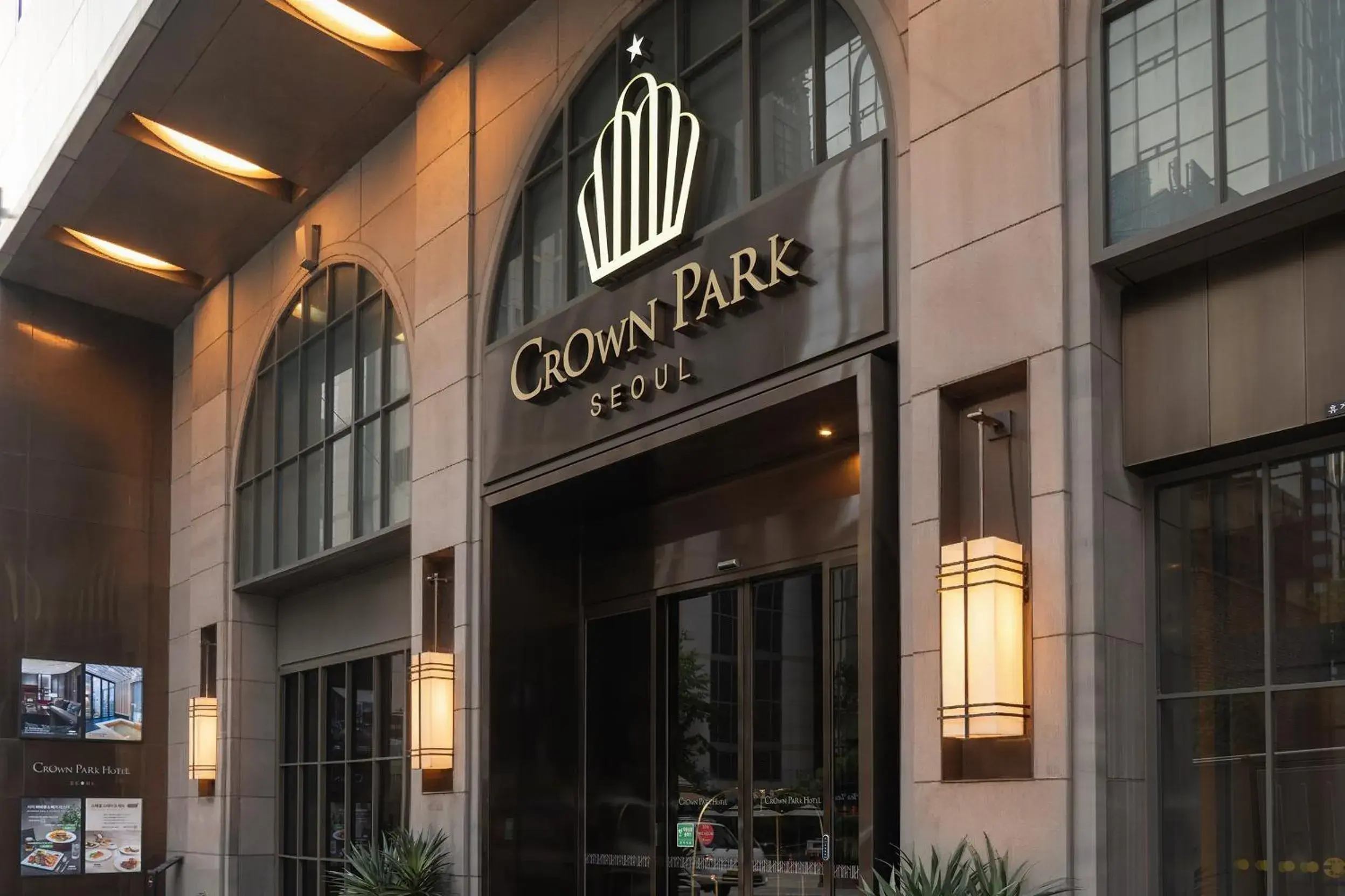 Property building in Crown Park Hotel Seoul Myeongdong Property building in Crown Park Hotel Seoul Myeongdong