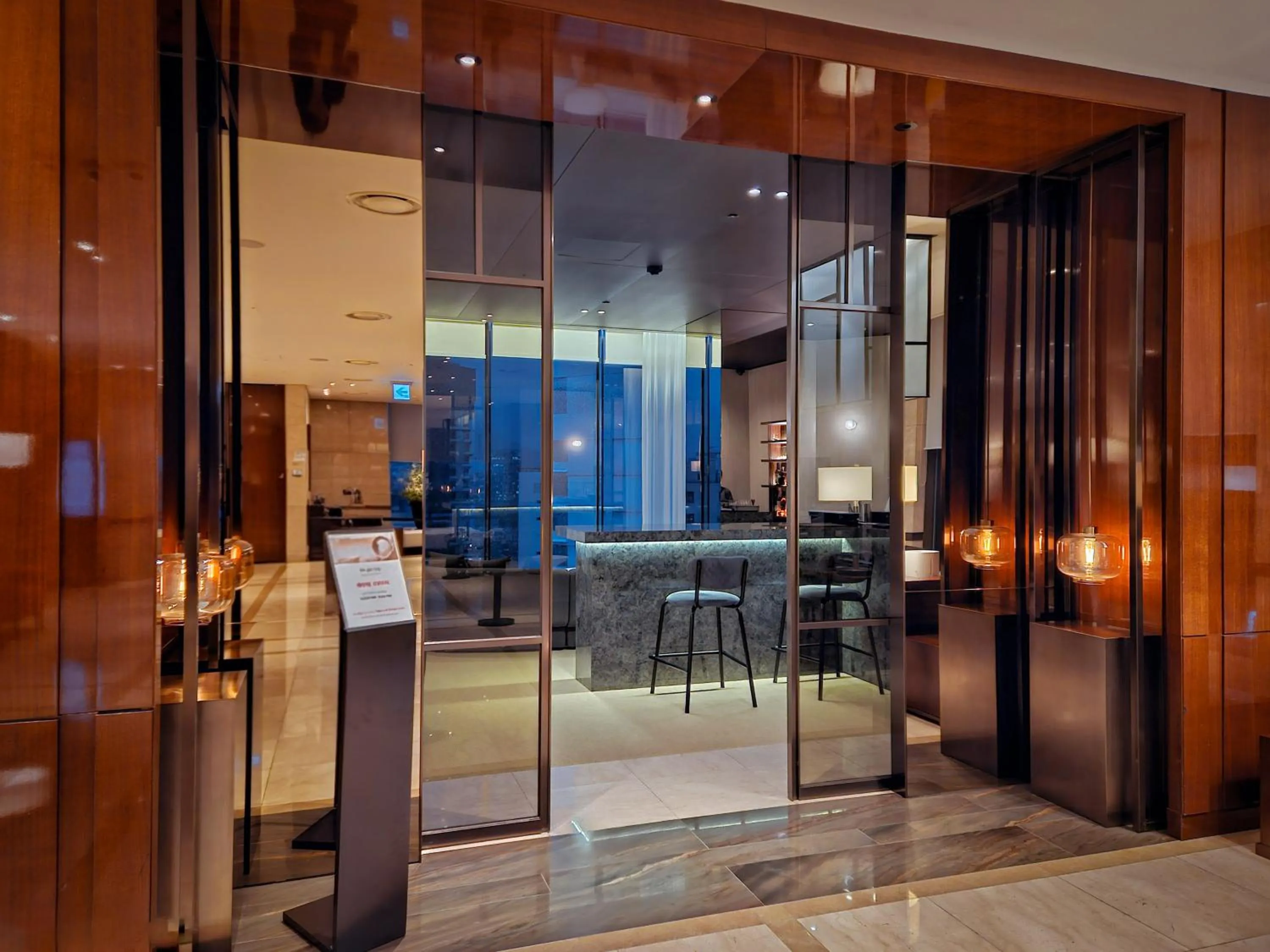 Lounge or bar in Crown Park Hotel Seoul Myeongdong