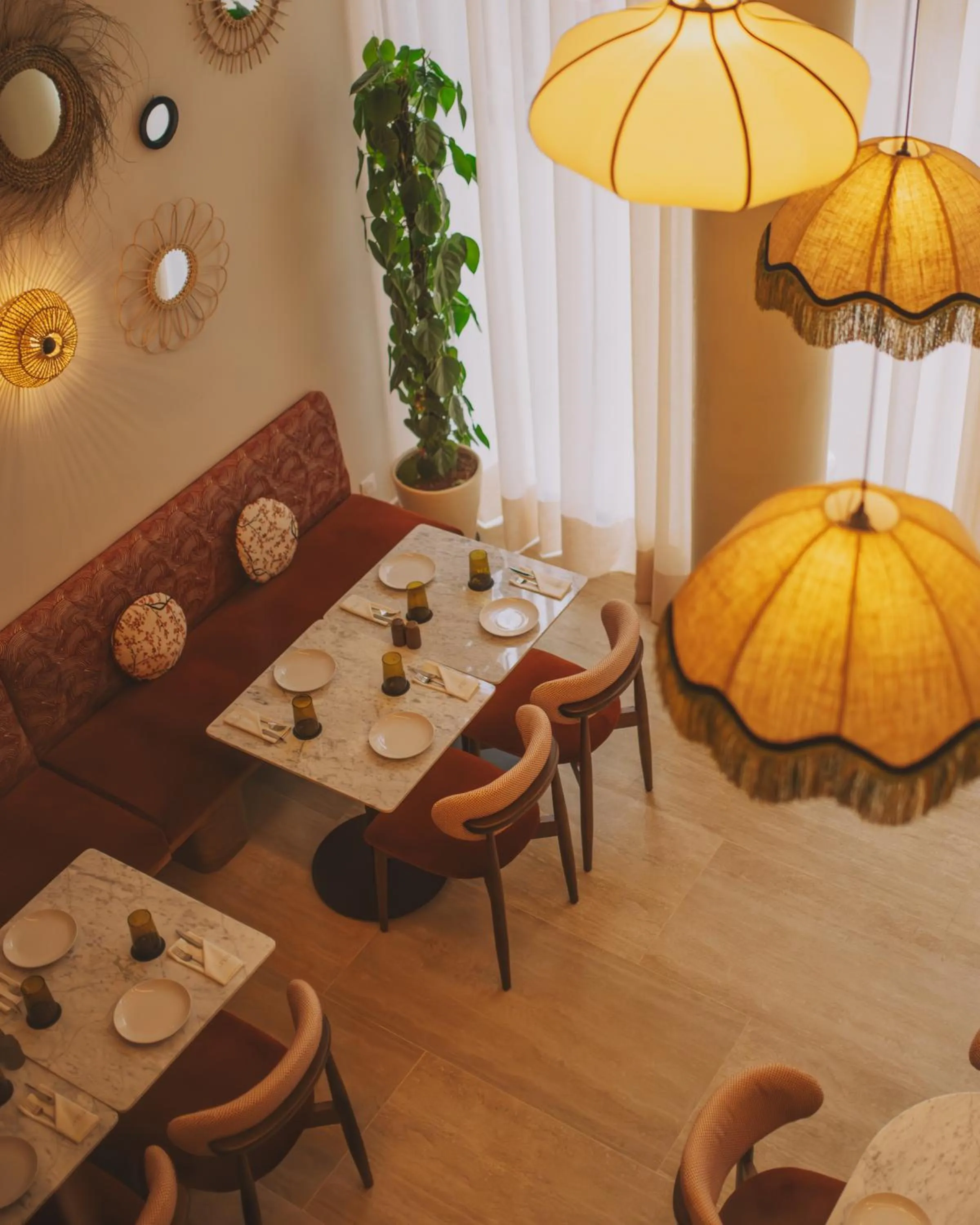 Restaurant/places to eat in Dally Apart Hotel