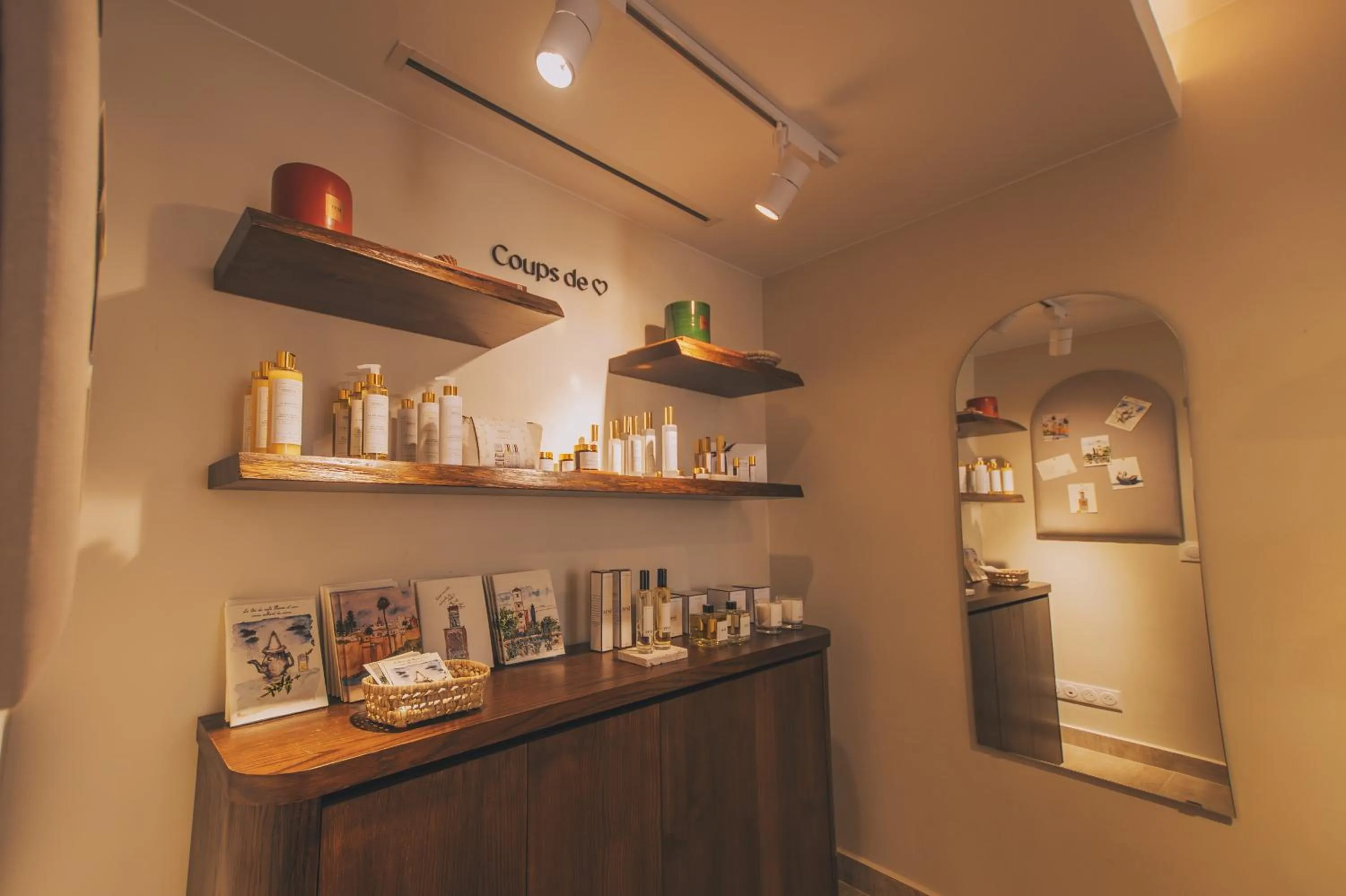 On-site shops in Dally Apart Hotel