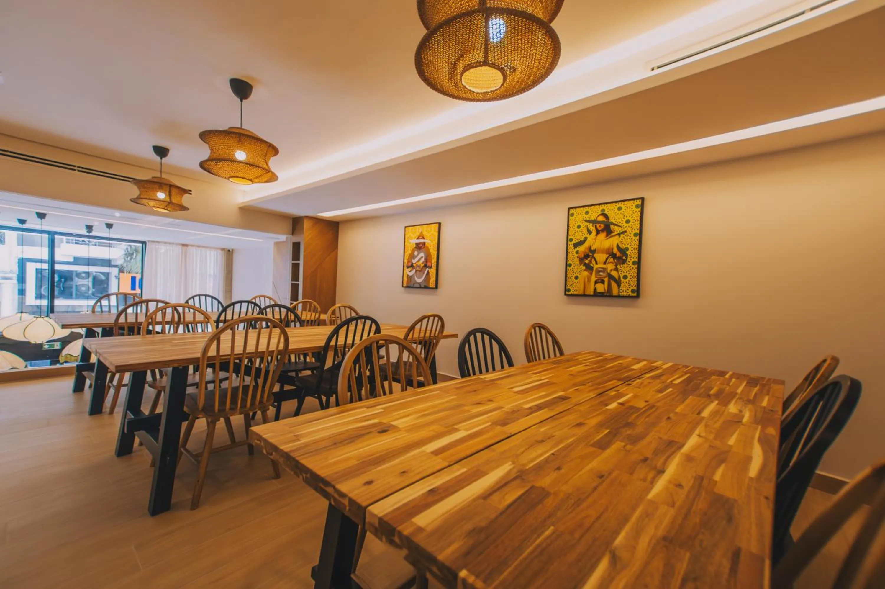 Communal lounge/ TV room in Dally Apart Hotel