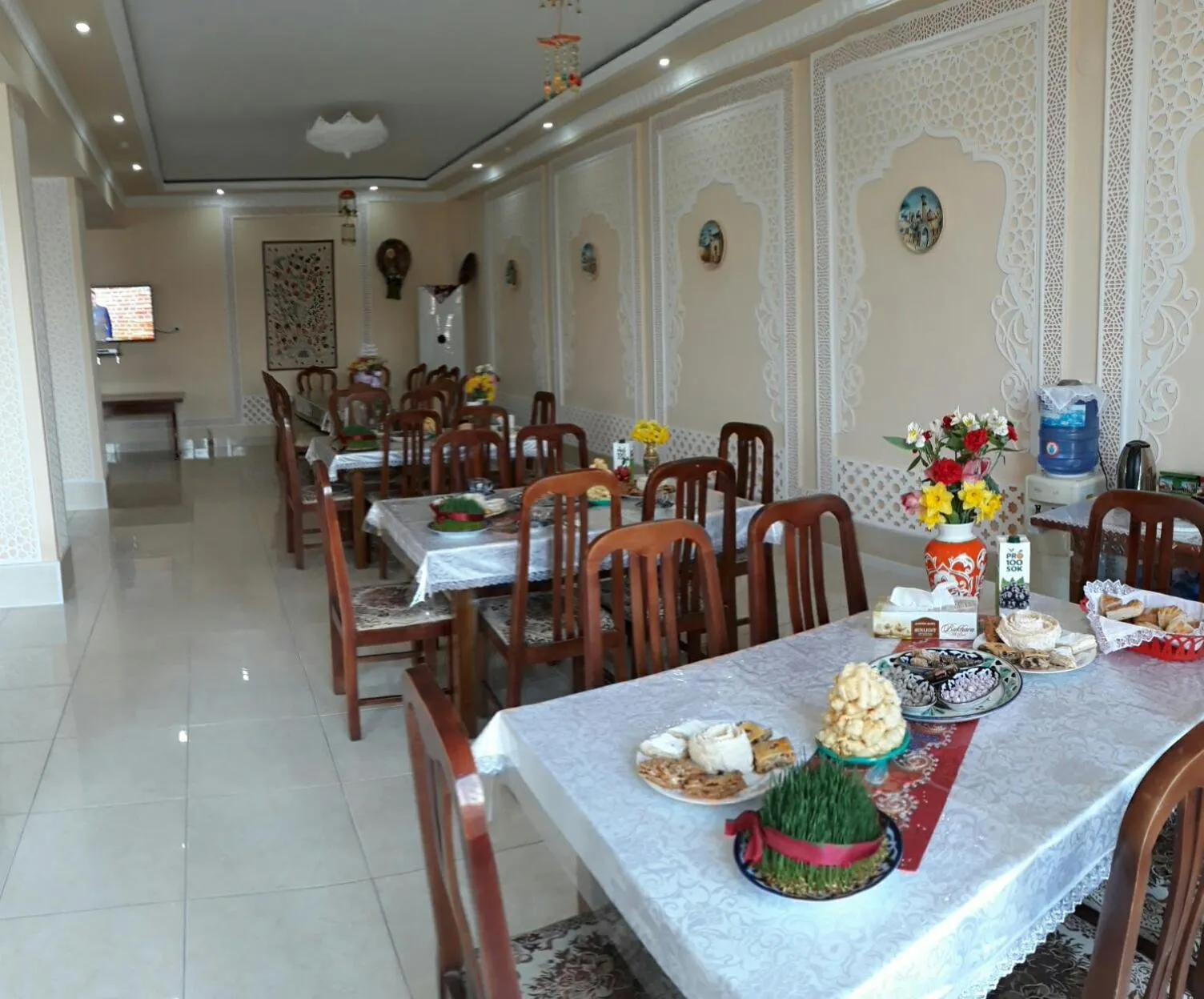 Restaurant/places to eat in Hotel Shams