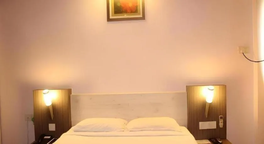 Bed in Hotel Colva Kinara