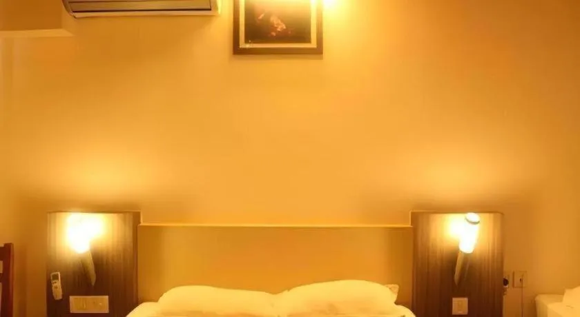 Bed in Hotel Colva Kinara