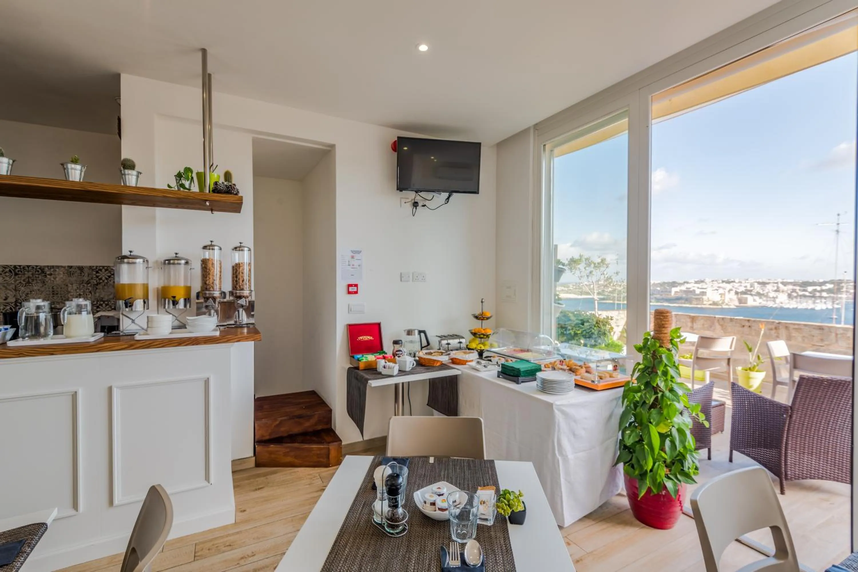 Restaurant/places to eat in Tano's Boutique Guesthouse