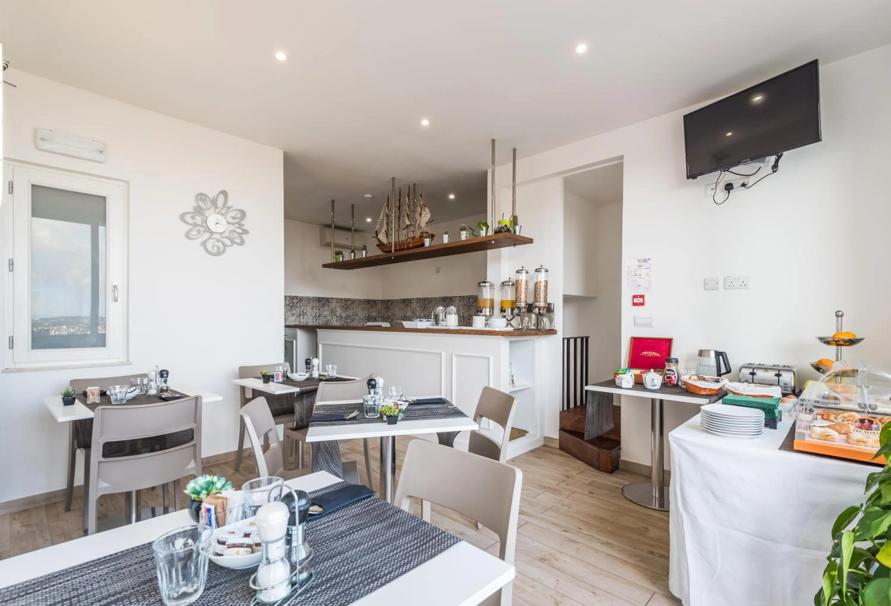 Restaurant/places to eat in Tano's Boutique Guesthouse