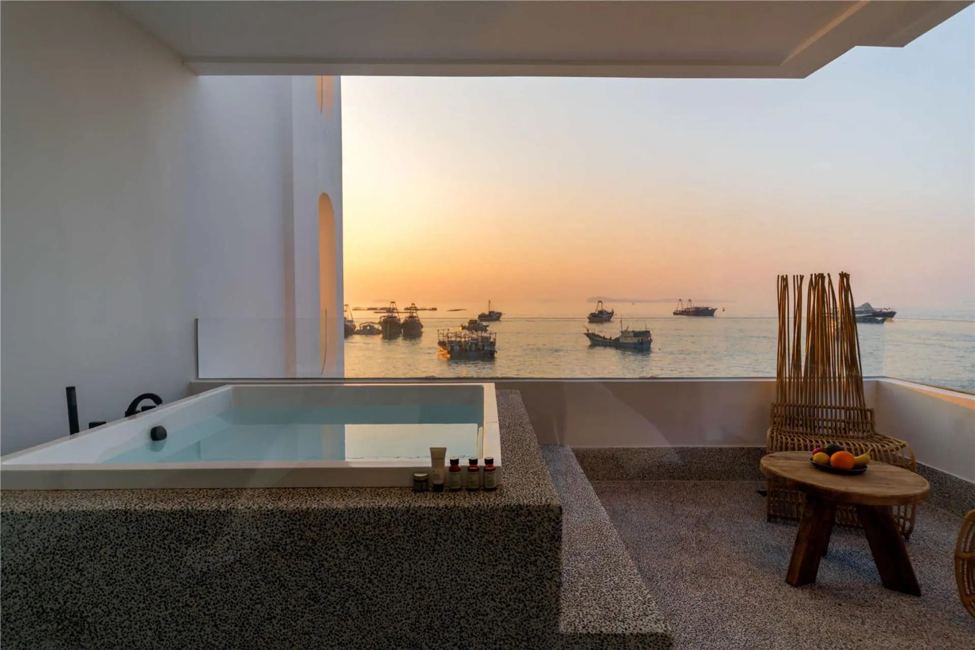 Deluxe Double Room with Sea View in Miyue Shenzhen Monet Garden Seaview Resort