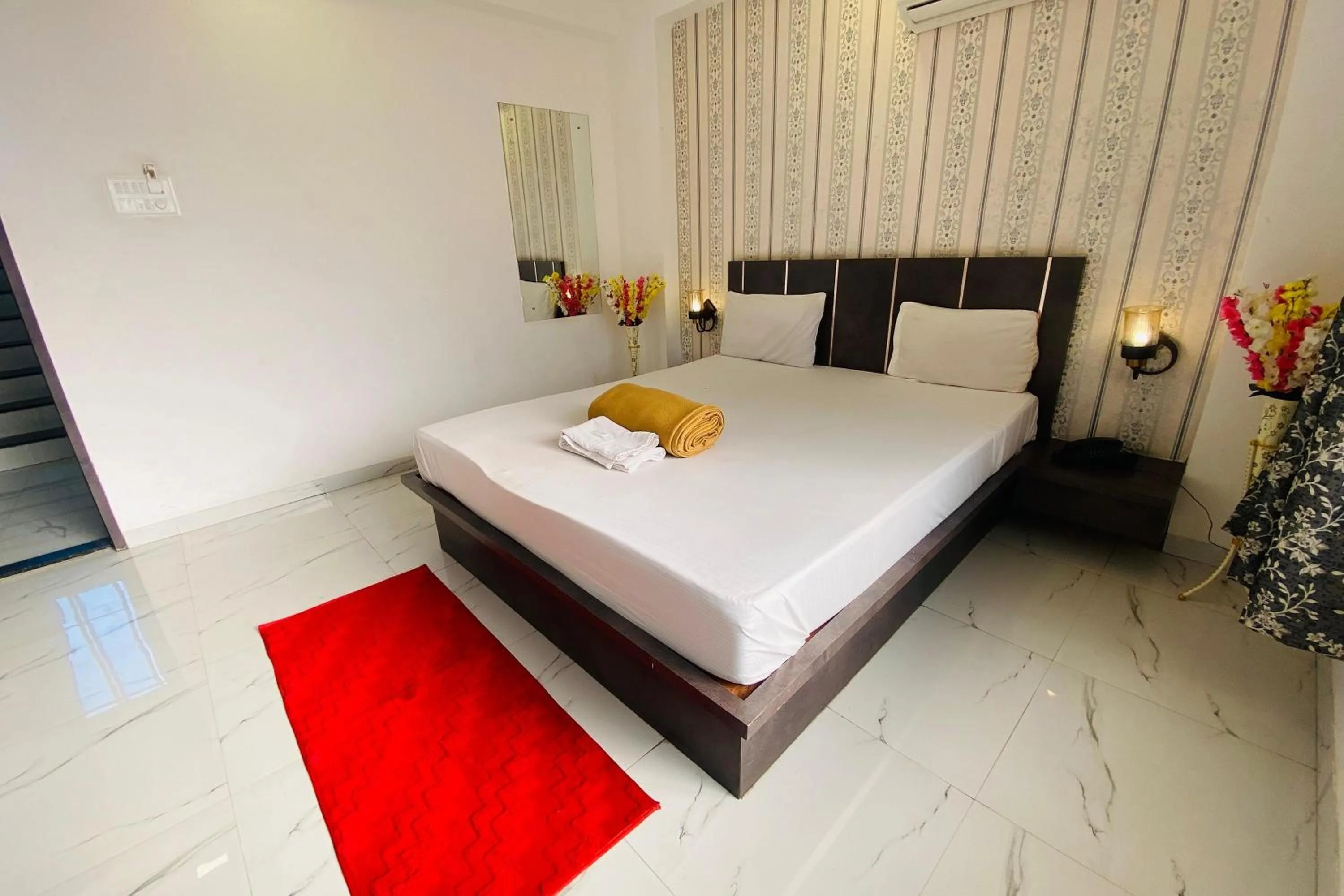 Bedroom, Bed in Sai Vishwa Lodging