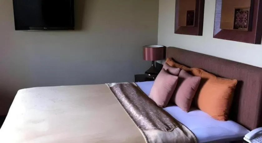 Bed in The Valley Resort Hotel