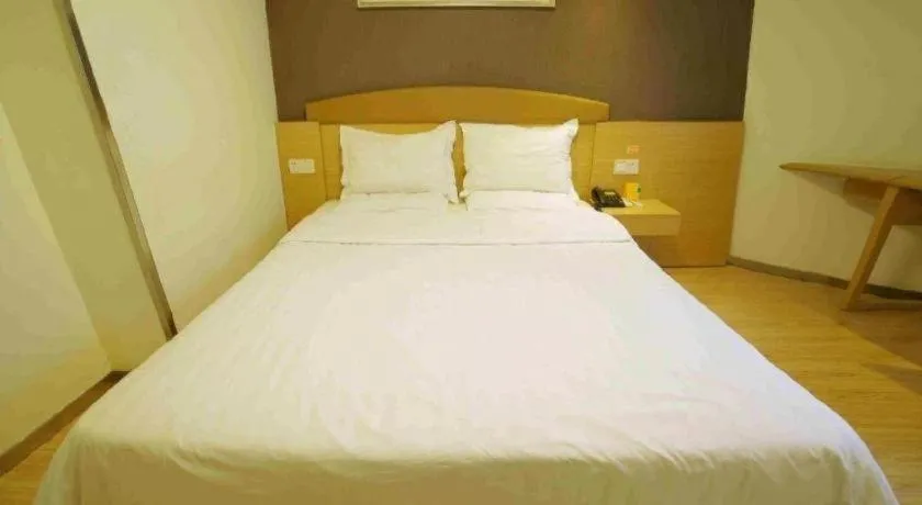 Bed in 7 Days Inn Guangzhou Xinshi Baixin Plaza