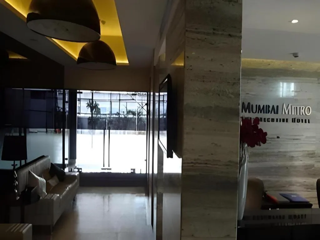 Mumbai Metro - The Executive Hotel