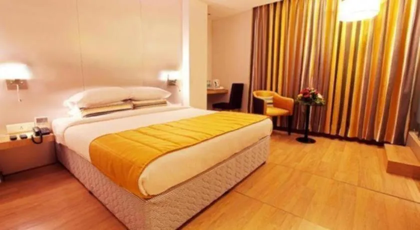 Bed in Mumbai Metro - The Executive Hotel