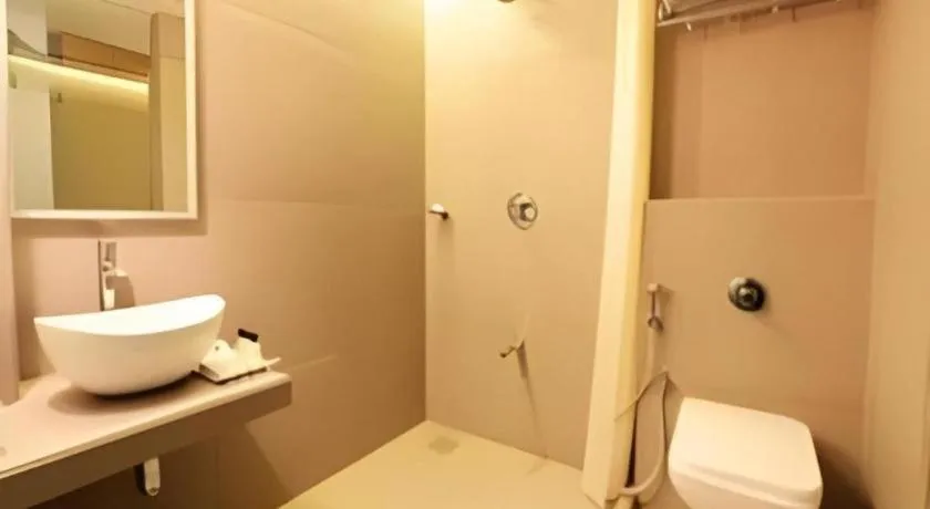 Mumbai Metro - The Executive Hotel